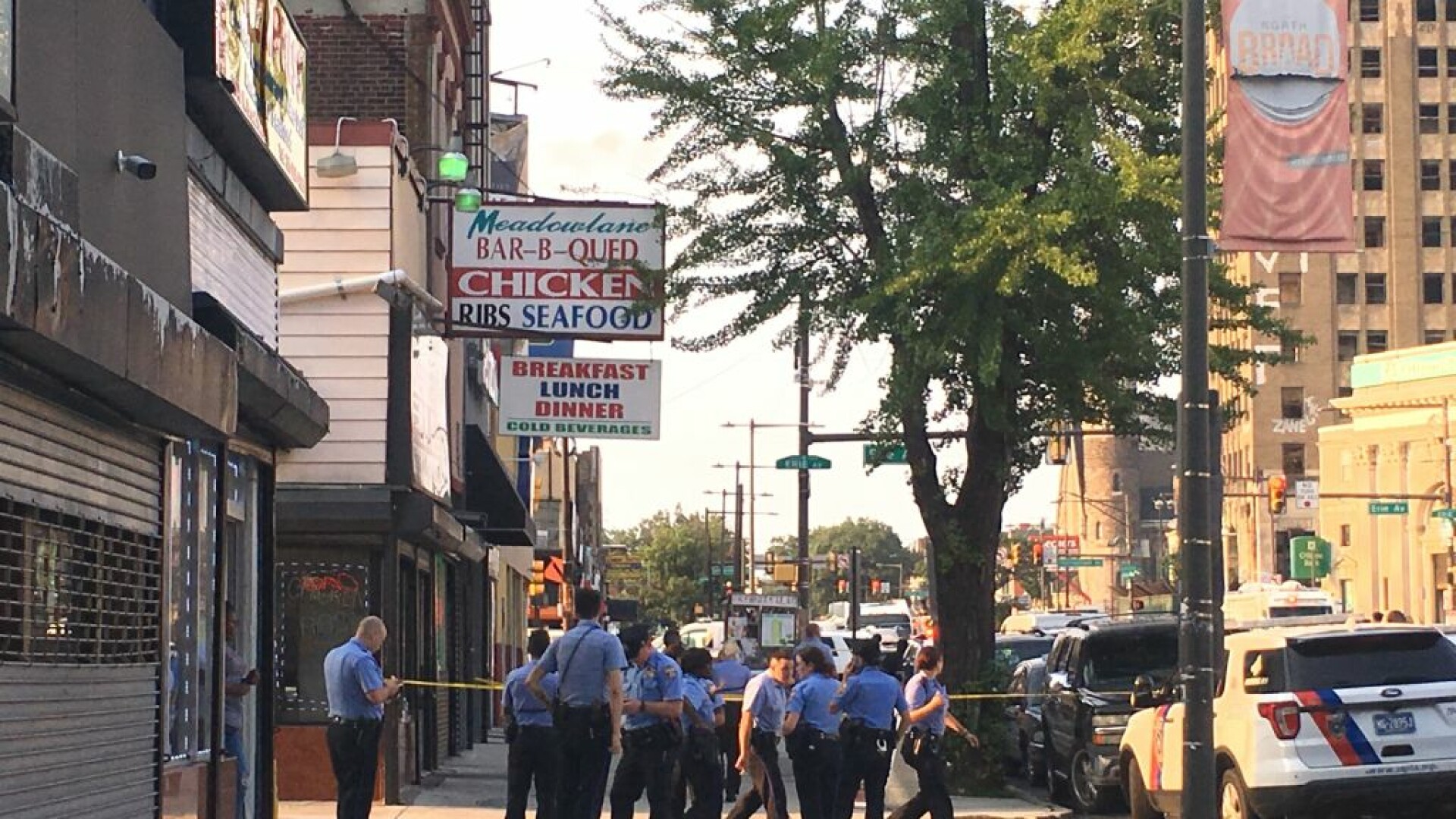 Maii mulți polițiști au fost răniți, în Philadelphia, în urma unui schimb de focuri
