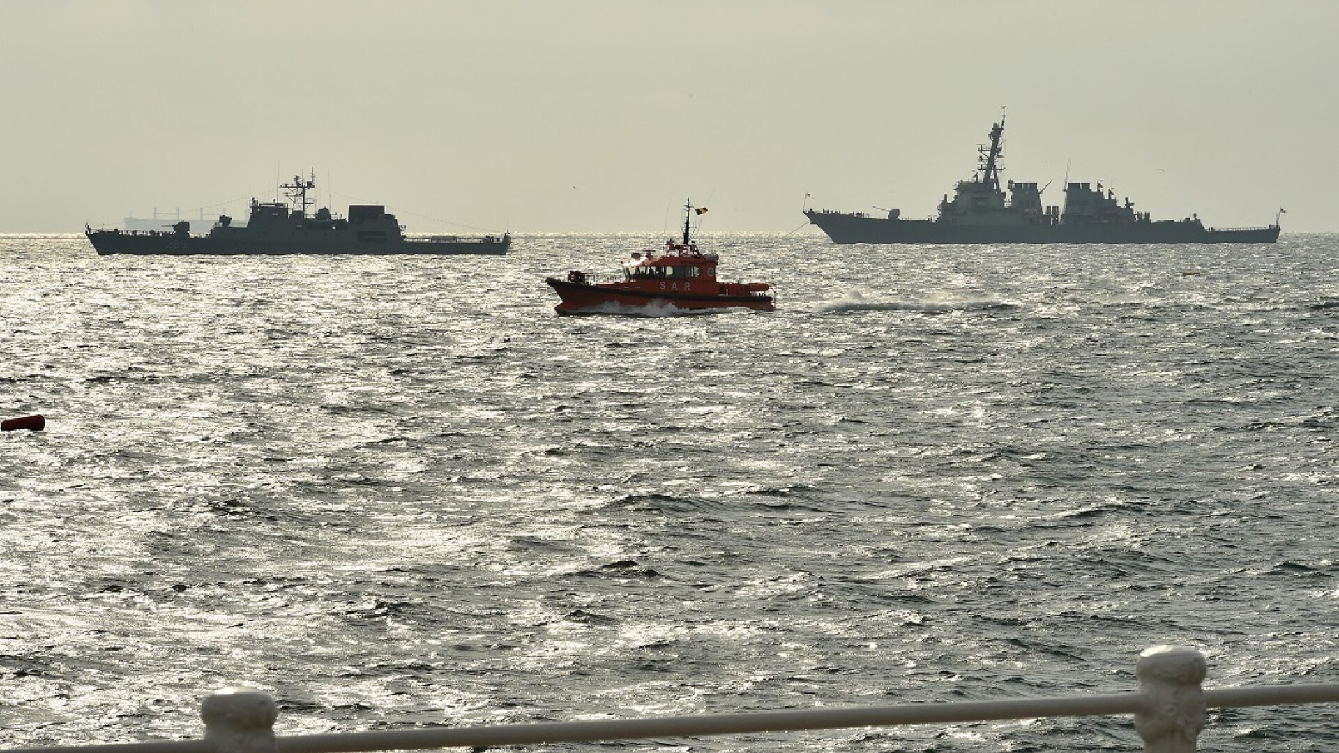 Demonstratie cu nave de lupta de Ziua Marinei