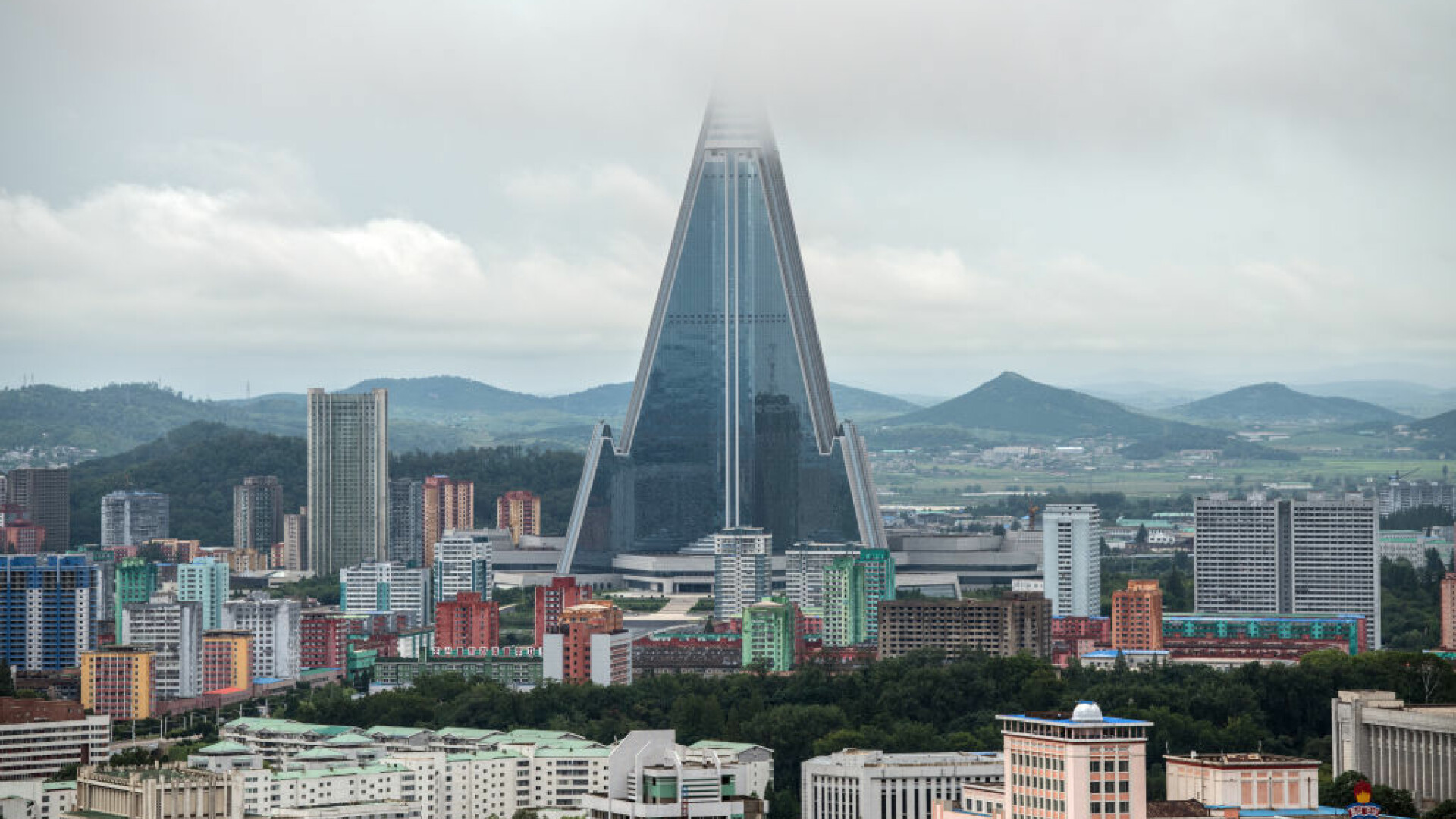 Cea mai inalta cladire din lume se afla in Coreea de Nord - 1