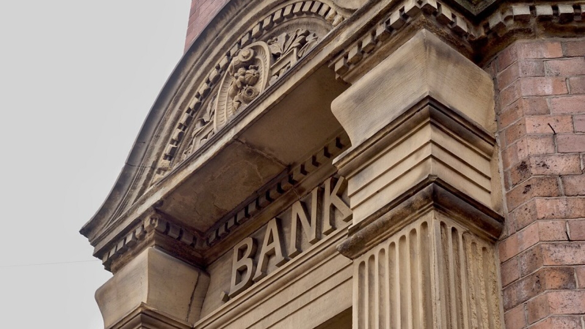 Prima bancă din lume care te plătește să faci credit