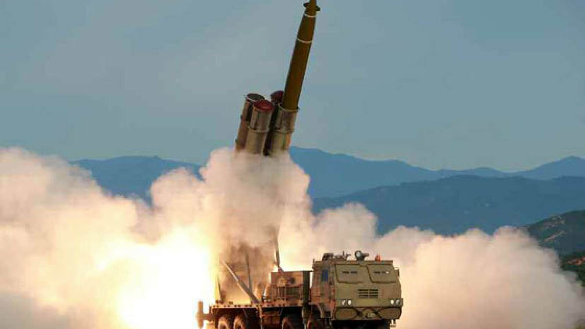 Test al unui lansator multiplu de rachete, in Coreea de Nord - 13