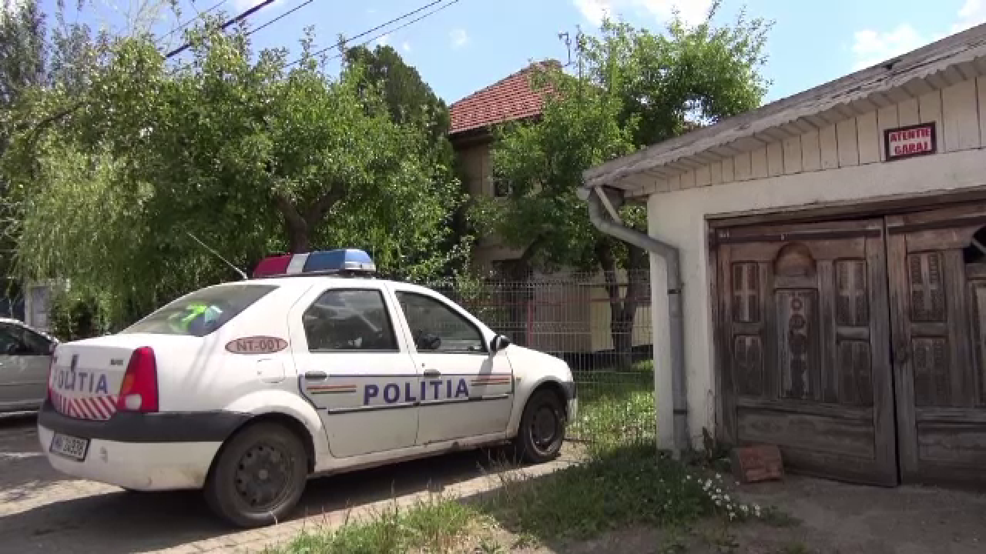 Femeie ucisă de fostul soț în Neamț. S-a târât până la poarta vecinei pentru ajutor