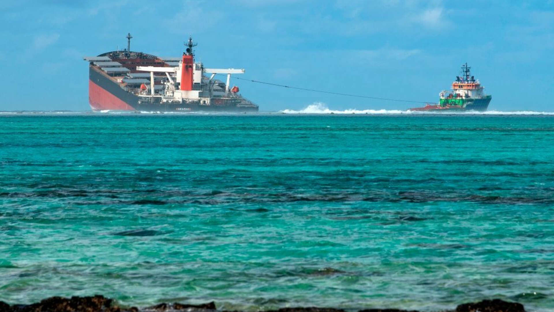 Dezastru ecologic în Mauritius: o navă cu benzină s-a rupt în două - 3
