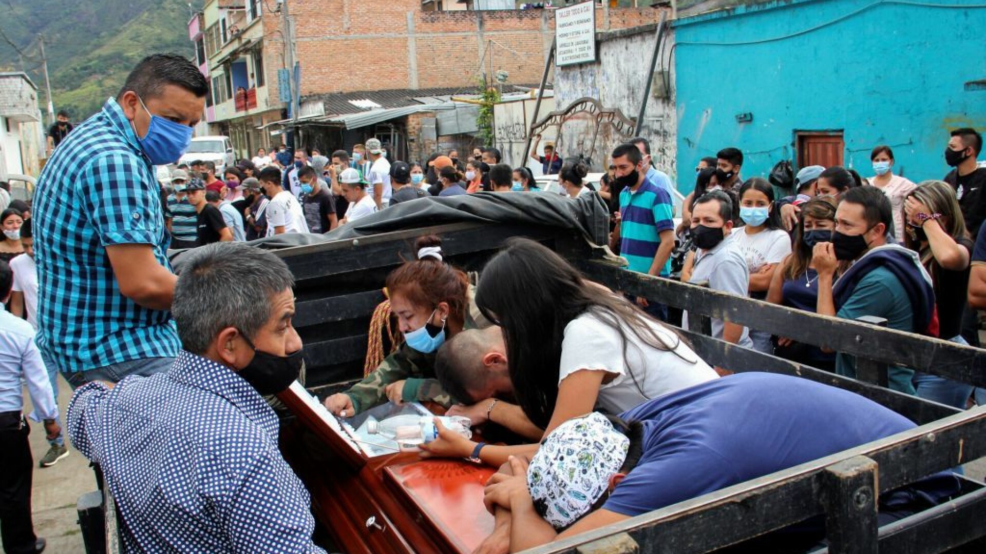 9 tineri ucisi intr-un atac aramat în Columbia - 3