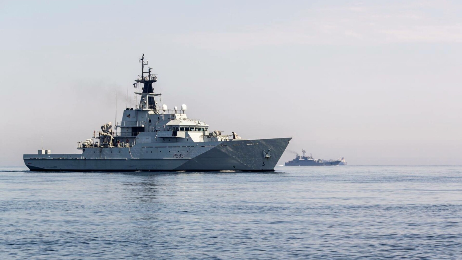 9 nave de război ruse, escortate de Royal Navy şi NATO în apropierea apelor teritoriale britanice