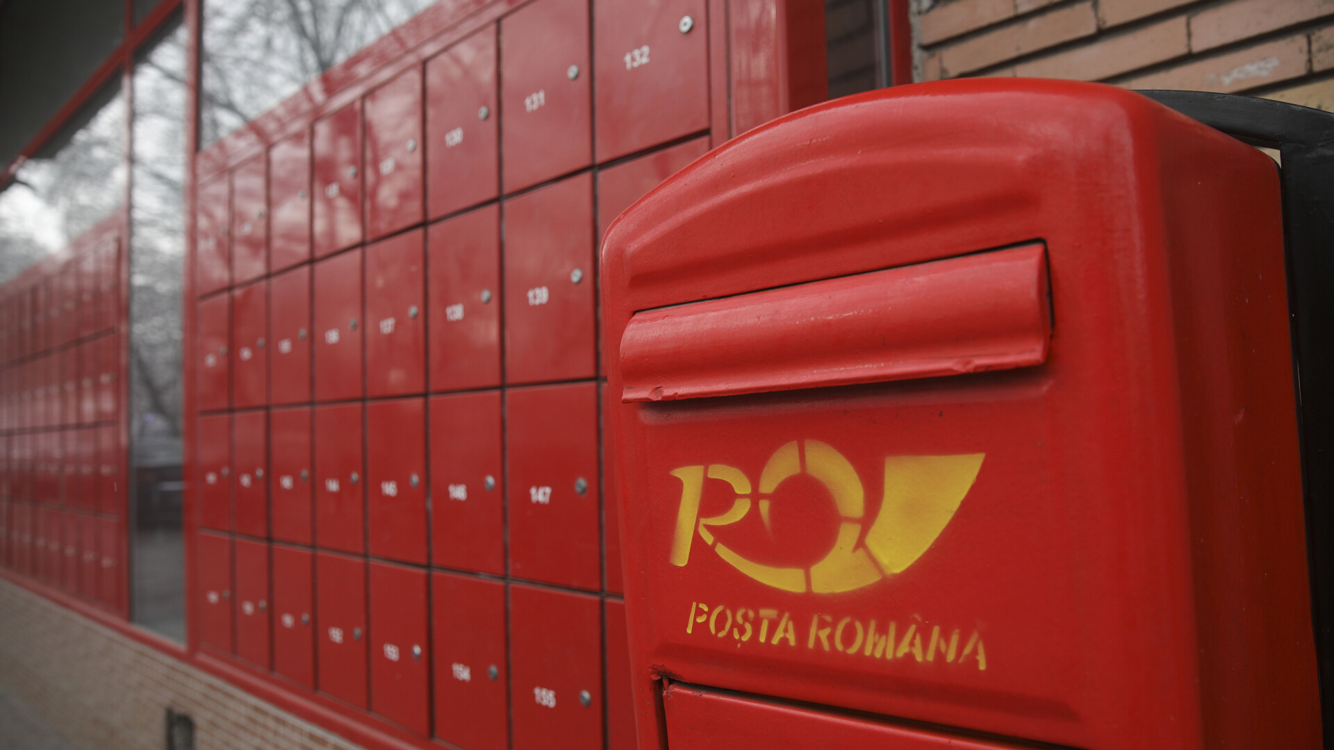 Poșta Română, amendată pentru că nu livrează la timp corespondența. Aproape jumătate din aceasta ajunge cu întârzieri