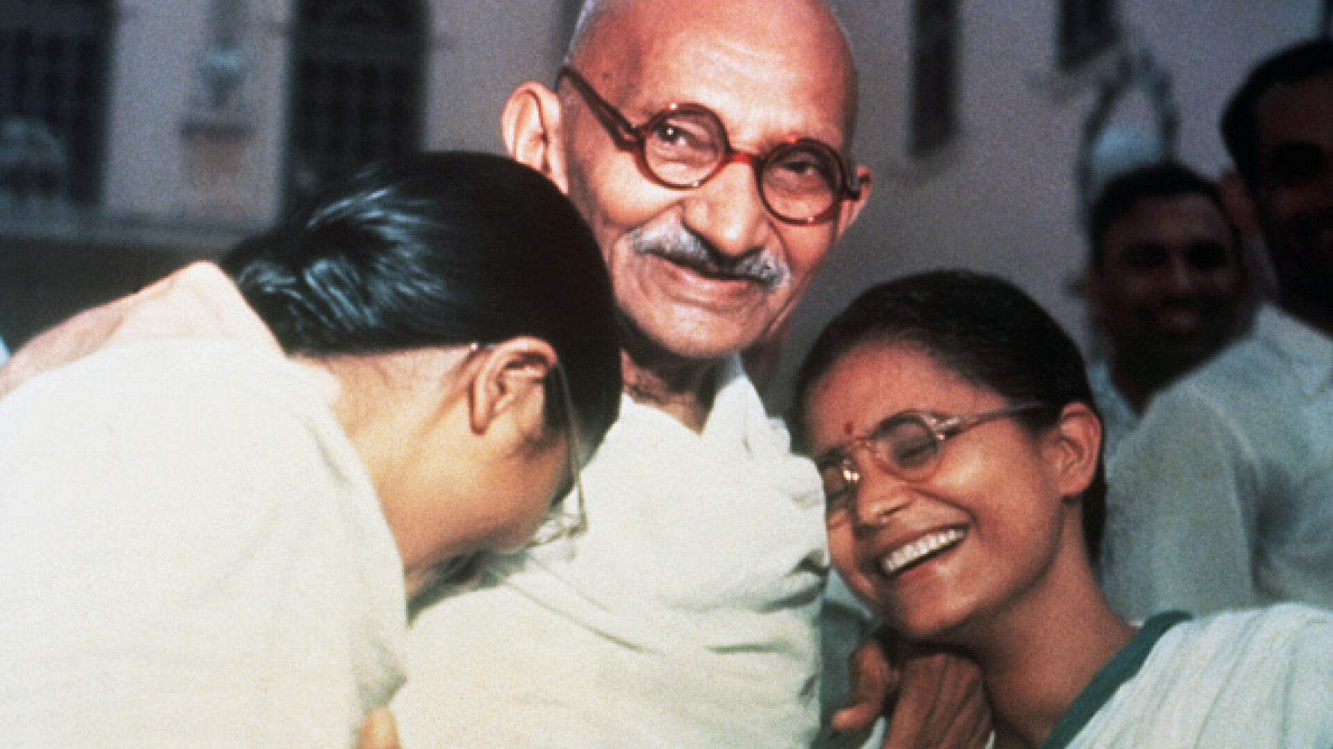 Suma incredibilă cu care au fost vânduți la licitație ochelarii lui Gandhi. Cum arată. FOTO