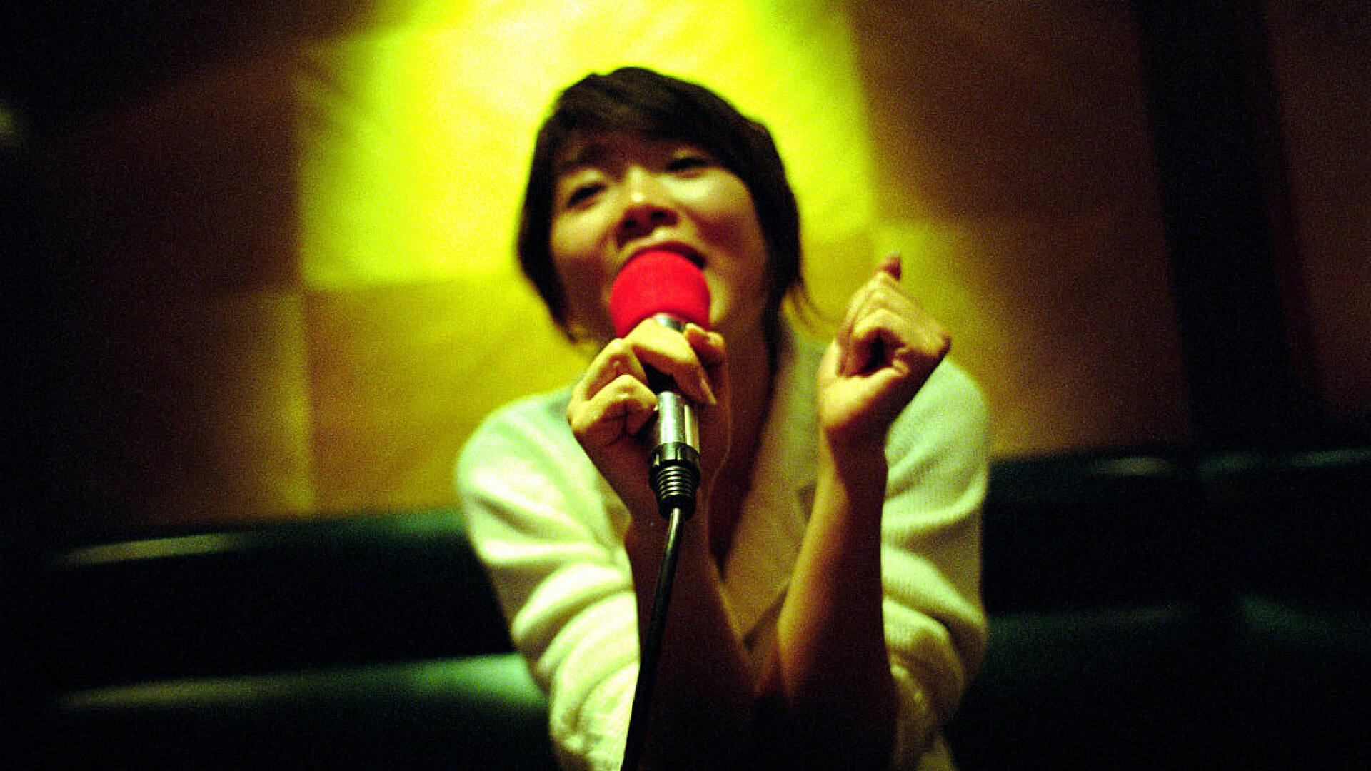 China interzice cântecele pentru karaoke care ameninţă 