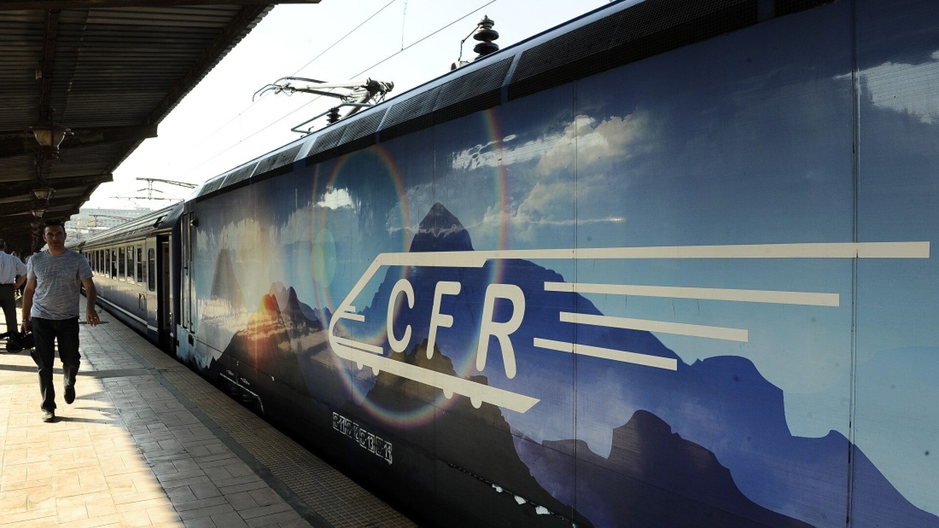 CFR suplimentează numărul de vagoane ale trenurilor care pleacă luni către litoral. Recomandări pentru pasageri