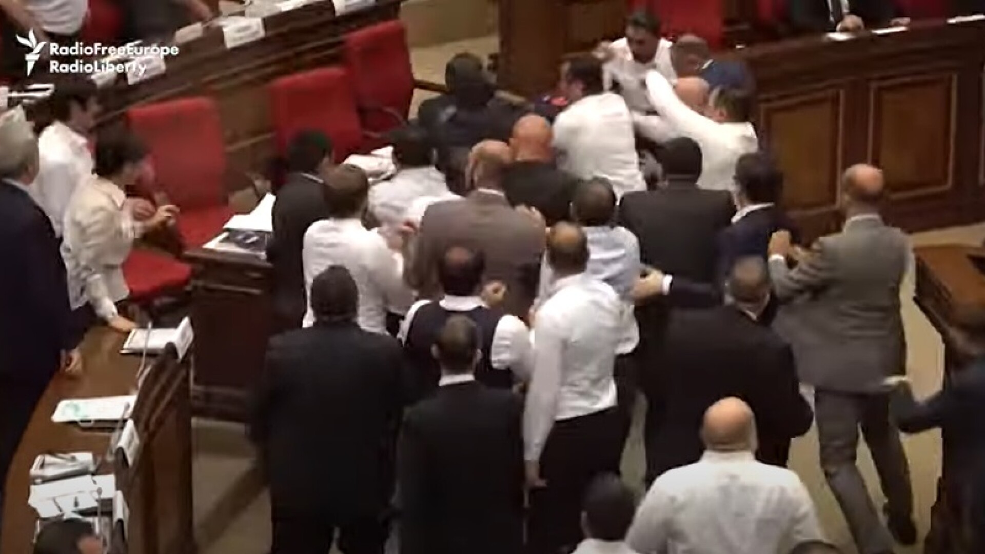 bătaie Parlament Armenia