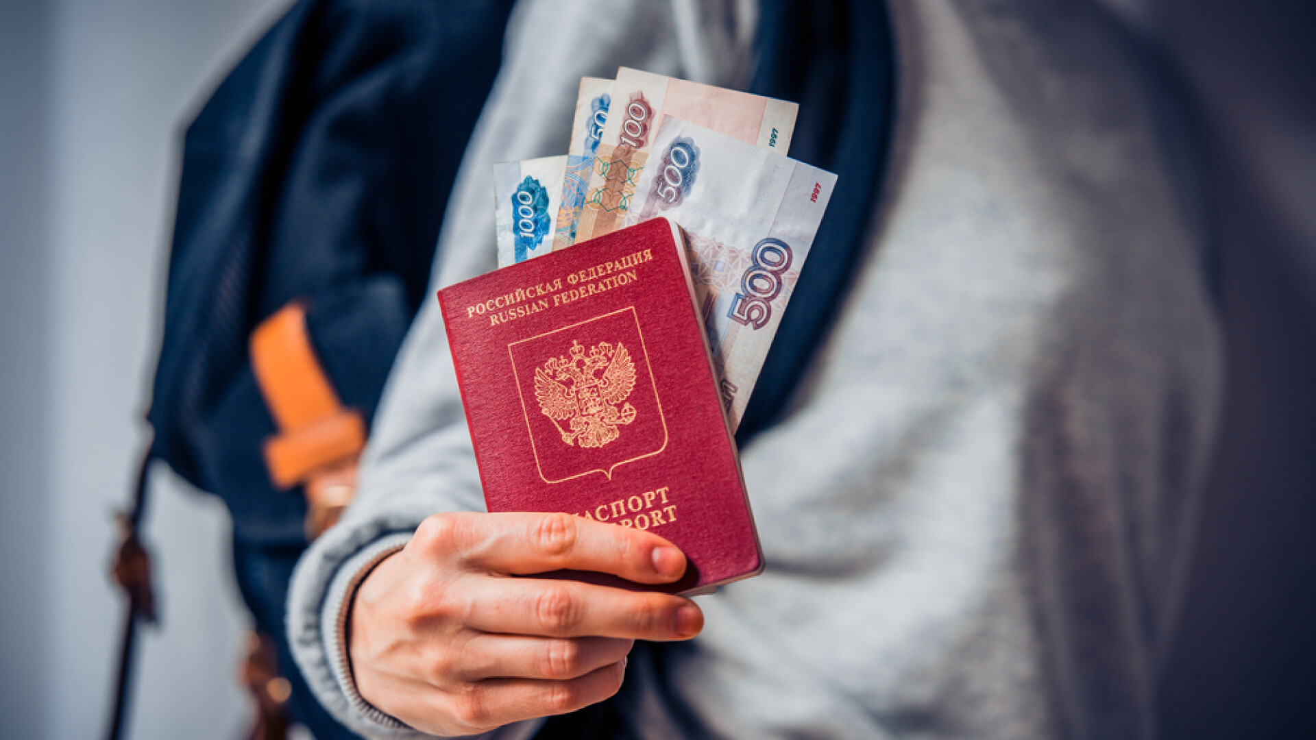 Opoziția cere premierului ca România să refuze acordarea de vize turistice rușilor