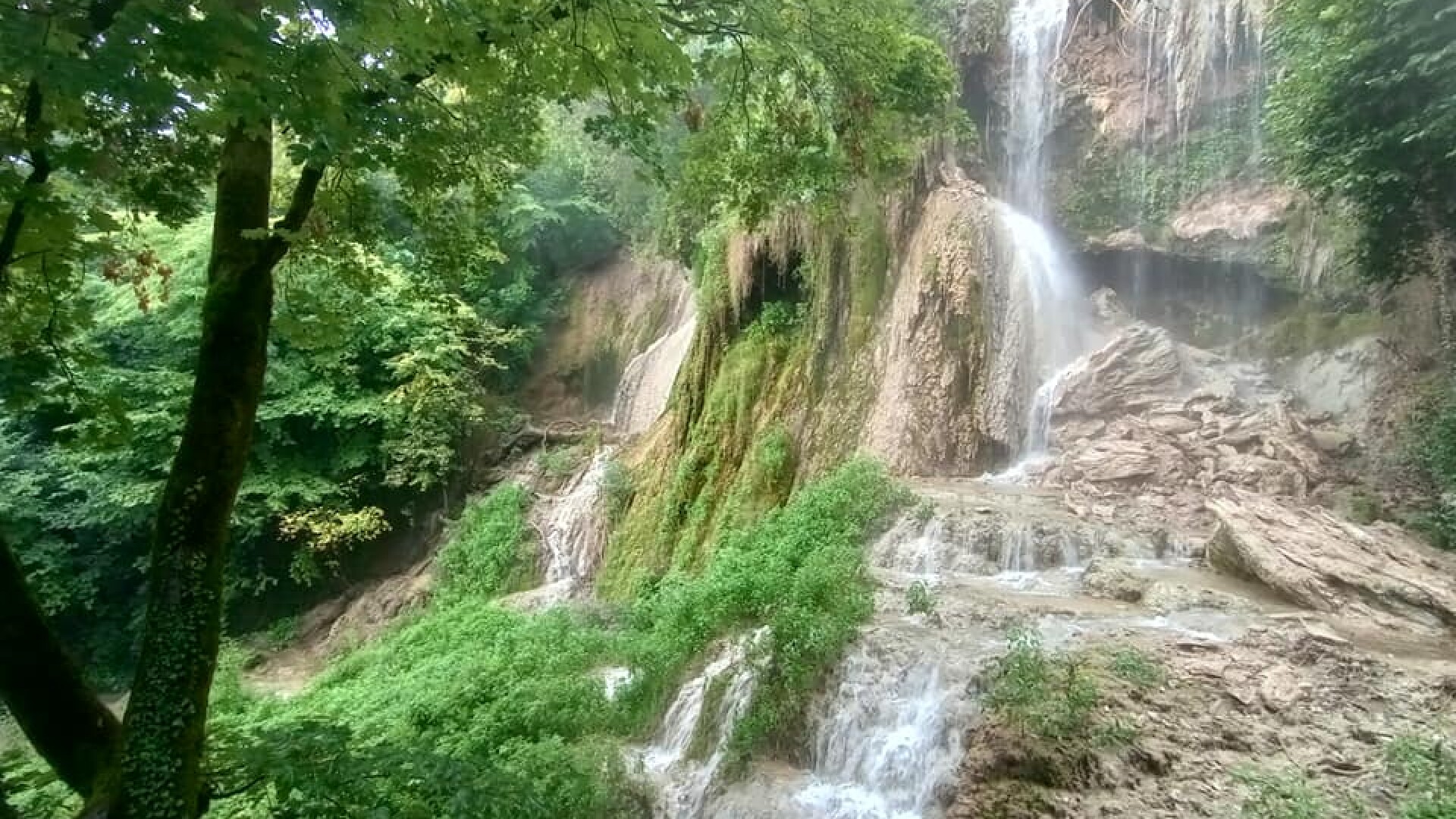 cascada clocota