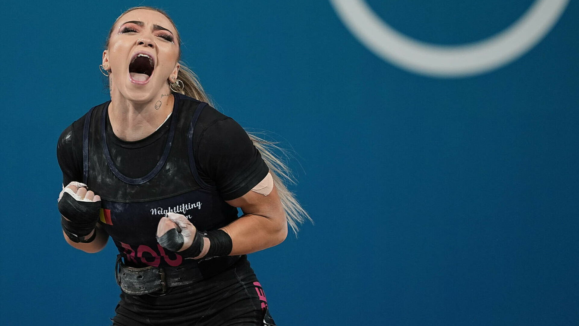 Halterofila Mihaela Cambei