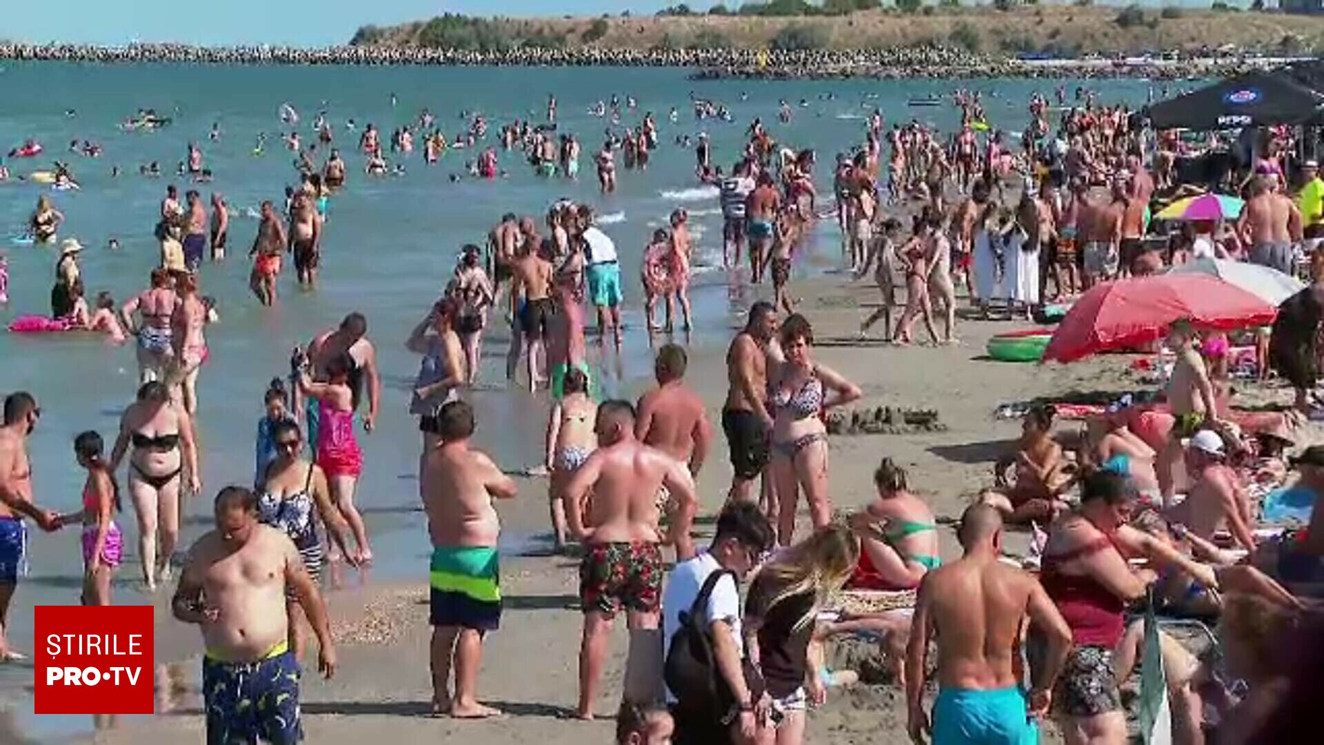 Peste 200.000 de turiști se bucură de vacanță pe litoral. Care sunt cele  mai aglomerate plaje și cât costă o noapte de cazare - Știrile ProTV