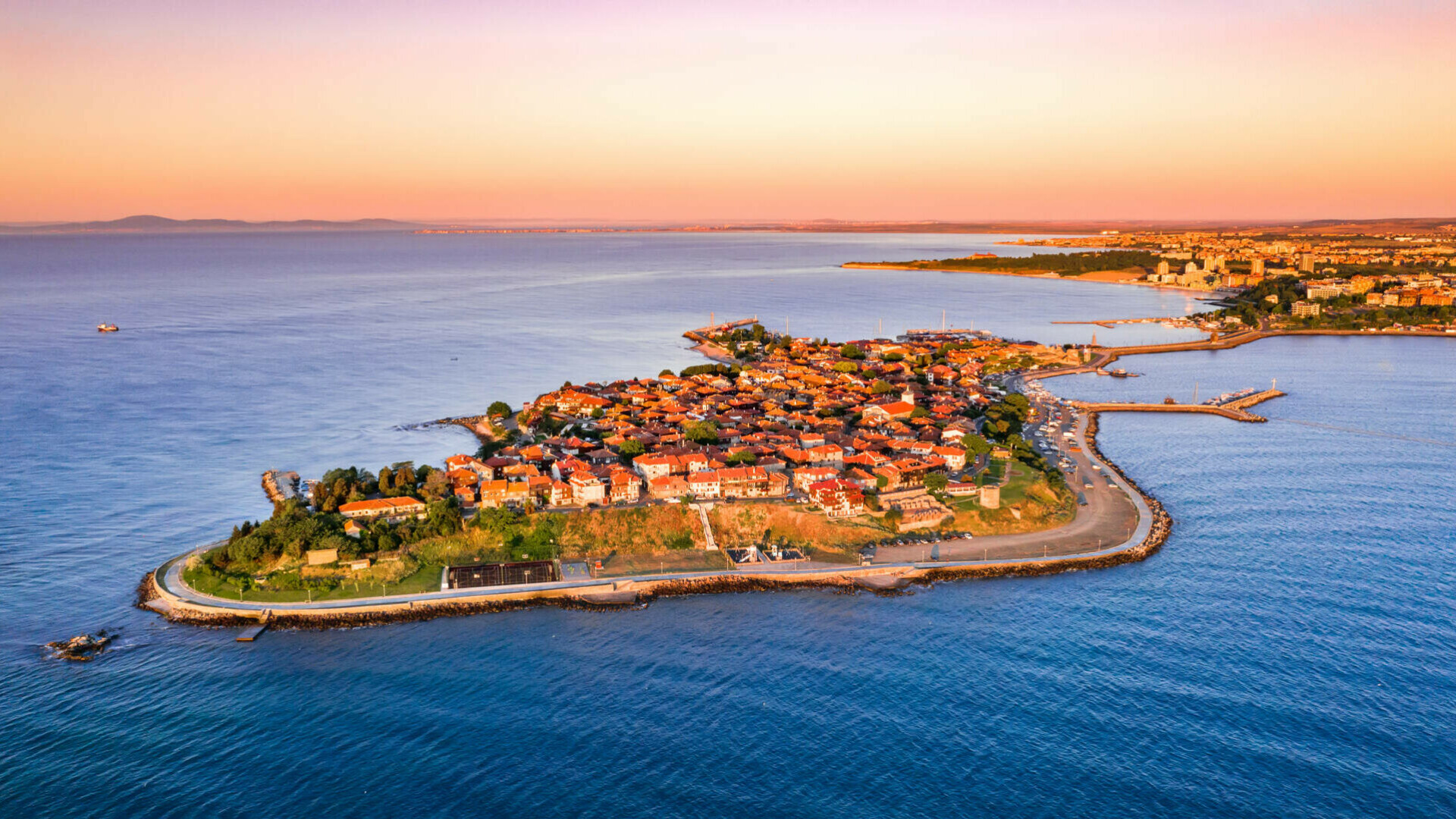 Nessebar – farmecul orașului vechi de la Marea Neagră. Ce să vizitezi și cât costă o vacanță aici