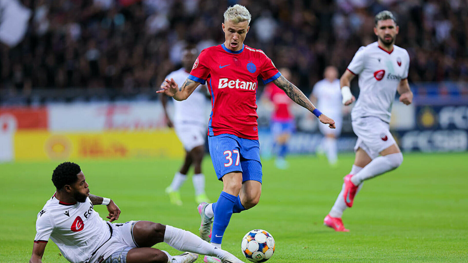FCSB - Drita, în direct la Pro TV și pe VOYO, joi, de la 21:30. Campioana României începe lupta în Europa League