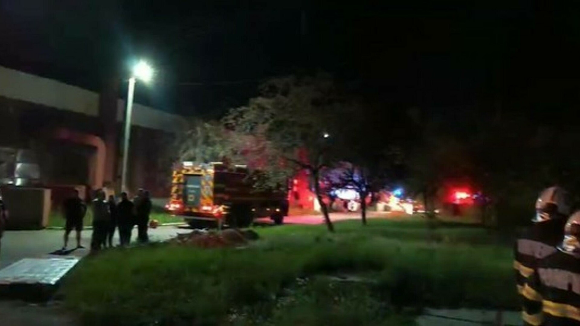 Incendiu în hala cu muniție de la Fabrica de arme Cugir: s-a emis RO ALERT, s-au produs explozii