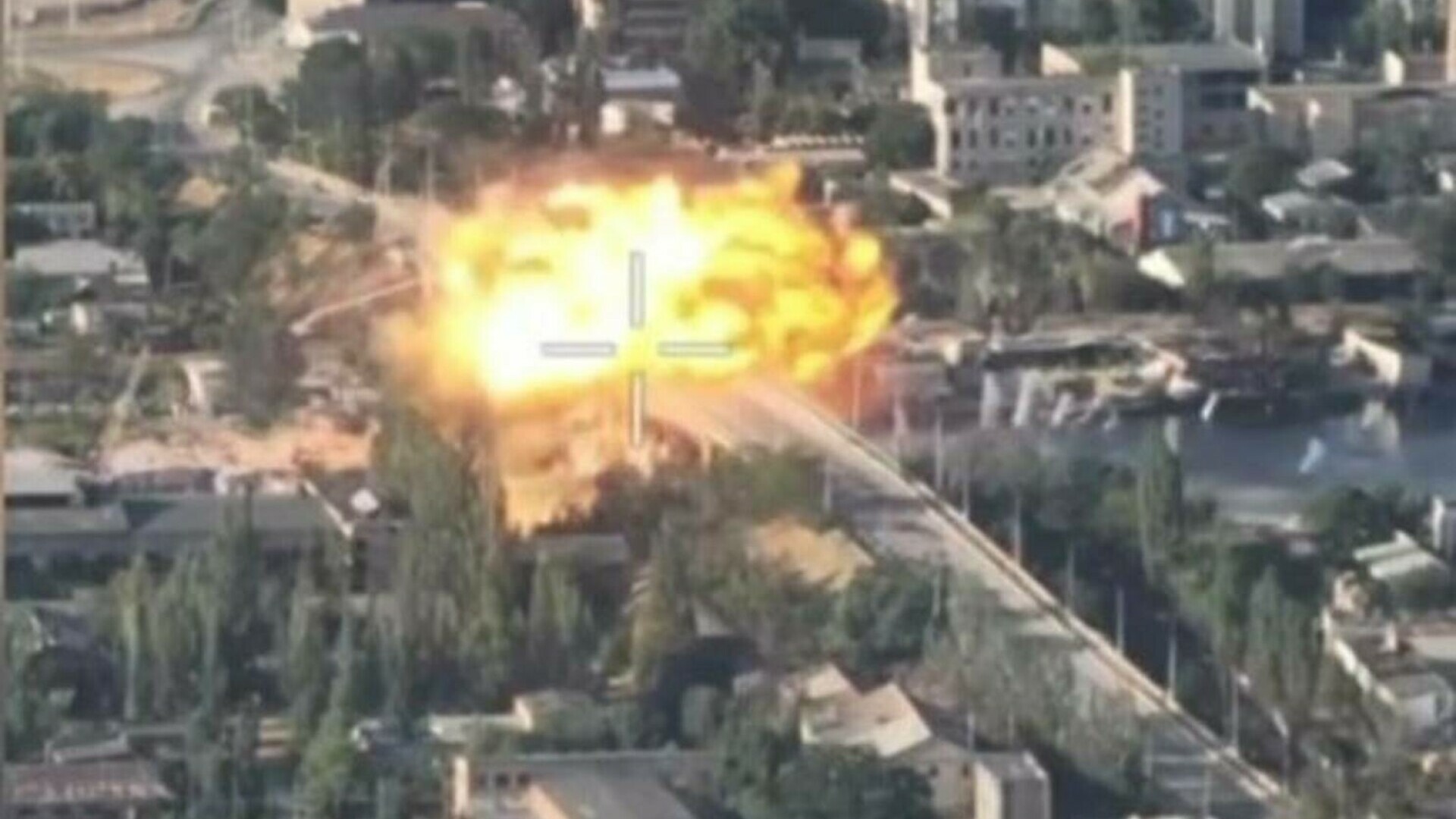 Armata rusă a lansat o bombă aeriană ghidată pe un pod din Herson | Video