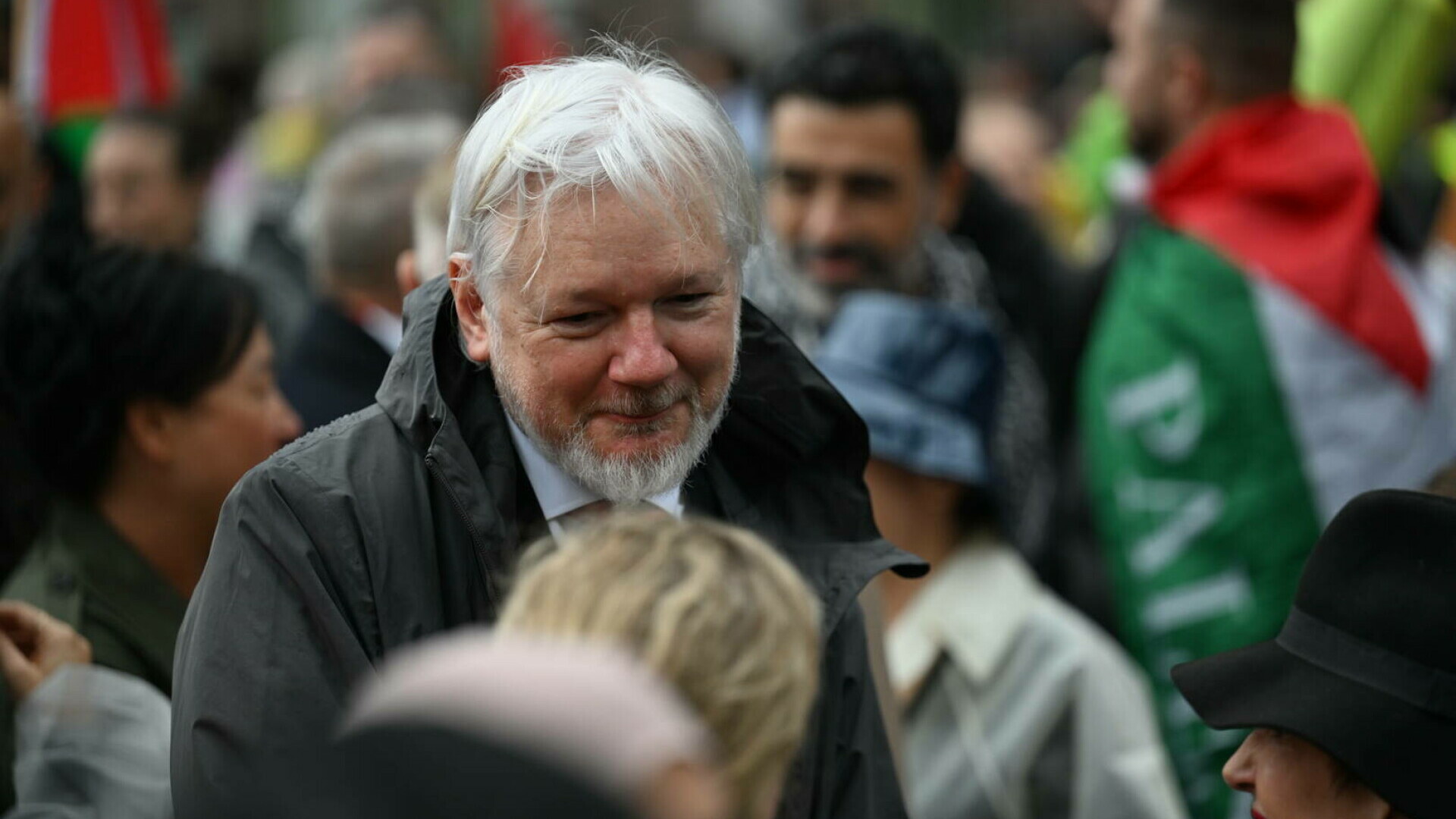 Julian Assange, la manifestația pro-palestiniană din Sydney. Bannere afișate cu numele miilor de copii uciși