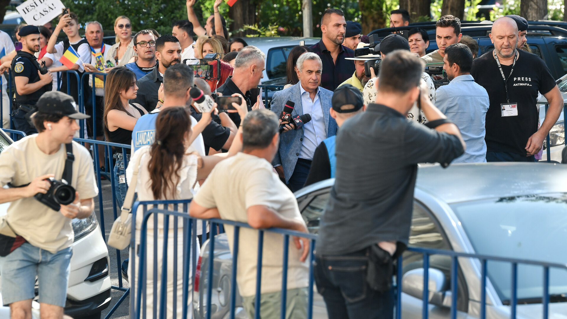 calin georgescu protest 4 august