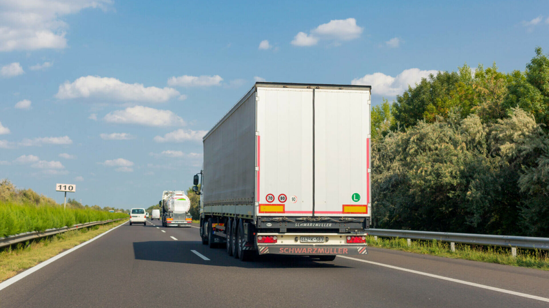 Rovinieta și trecerile peste Dunăre se scumpesc din 8 septembrie pentru vehiculele de transport. Precizările CNAIR
