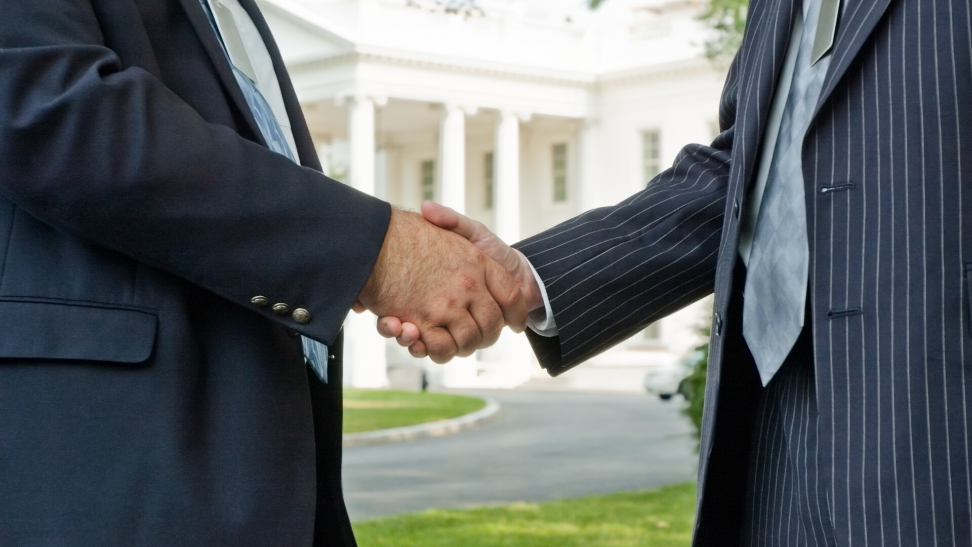 România a angajat un fost șef al instituției care acordă Visa Waiver pentru a ne face lobby la Washington. Cât este onorariul