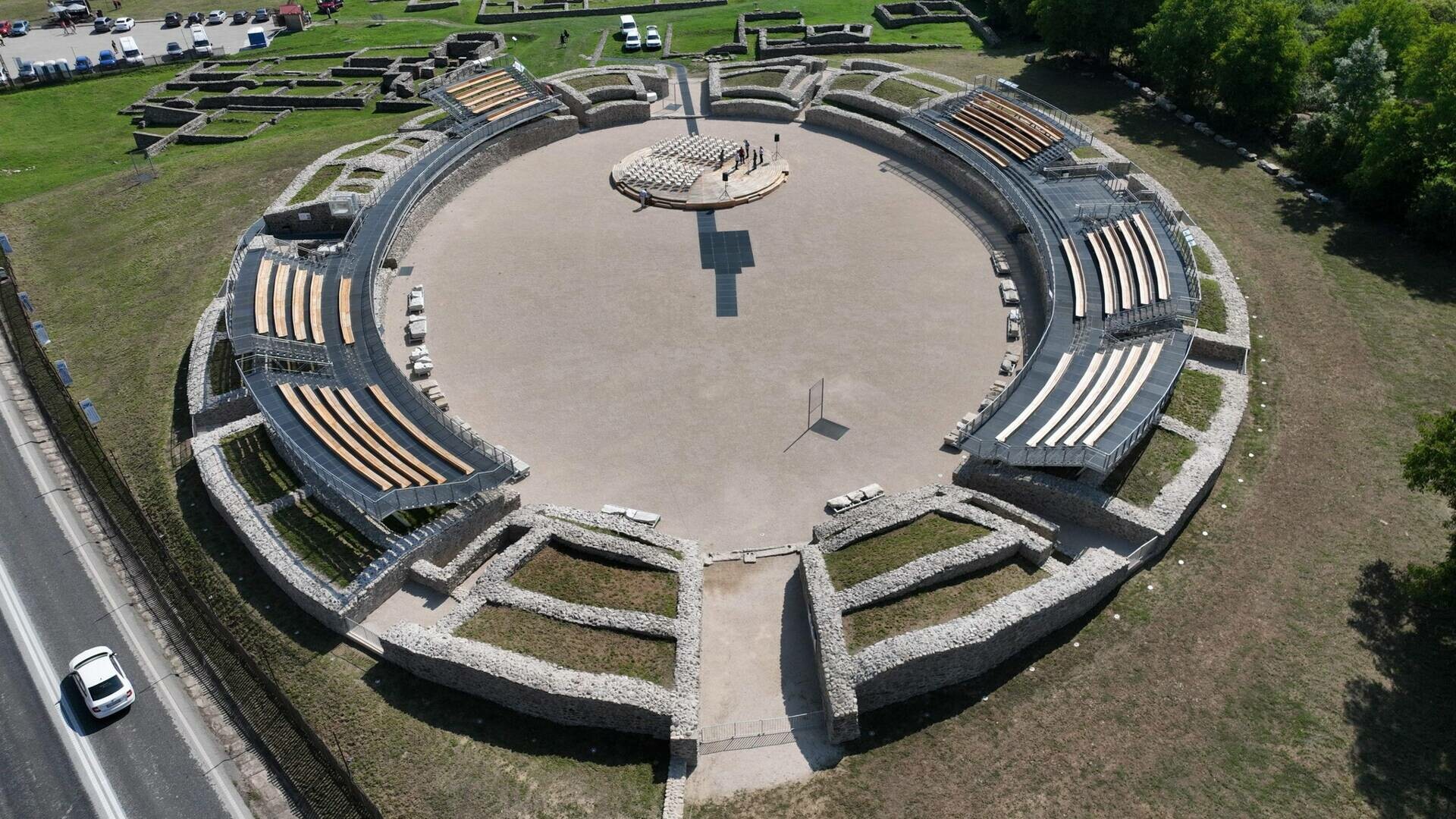 Amfiteatrul roman de la Ulpia Traiana Sarmizegetusa, redeschis publicului după un amplu proiect de conservare. FOTO
