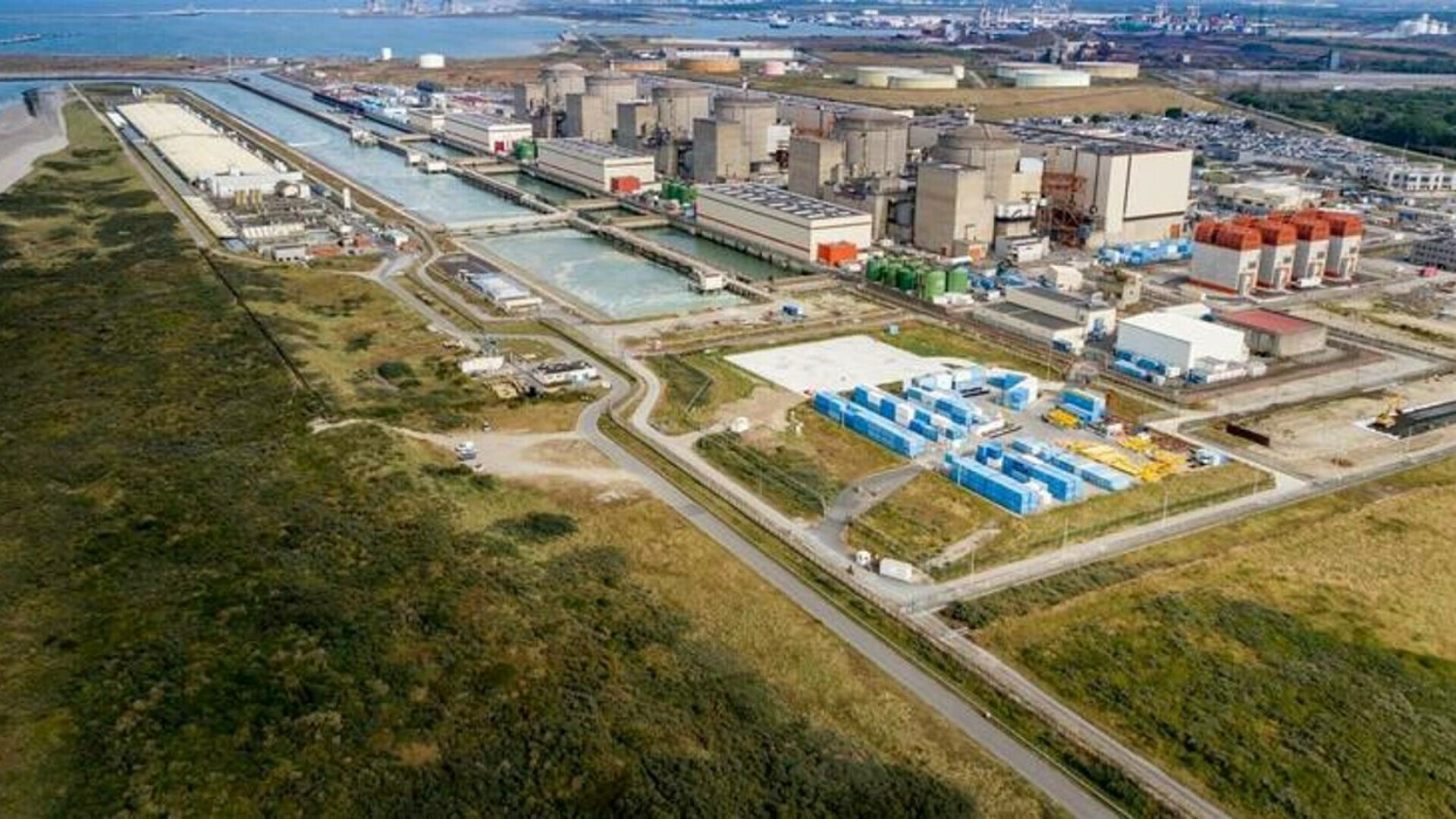 Patru reactoare nucleare oprite în Franța, din cauza unei invazii de meduze, care au înfundat filtrele apei de răcire