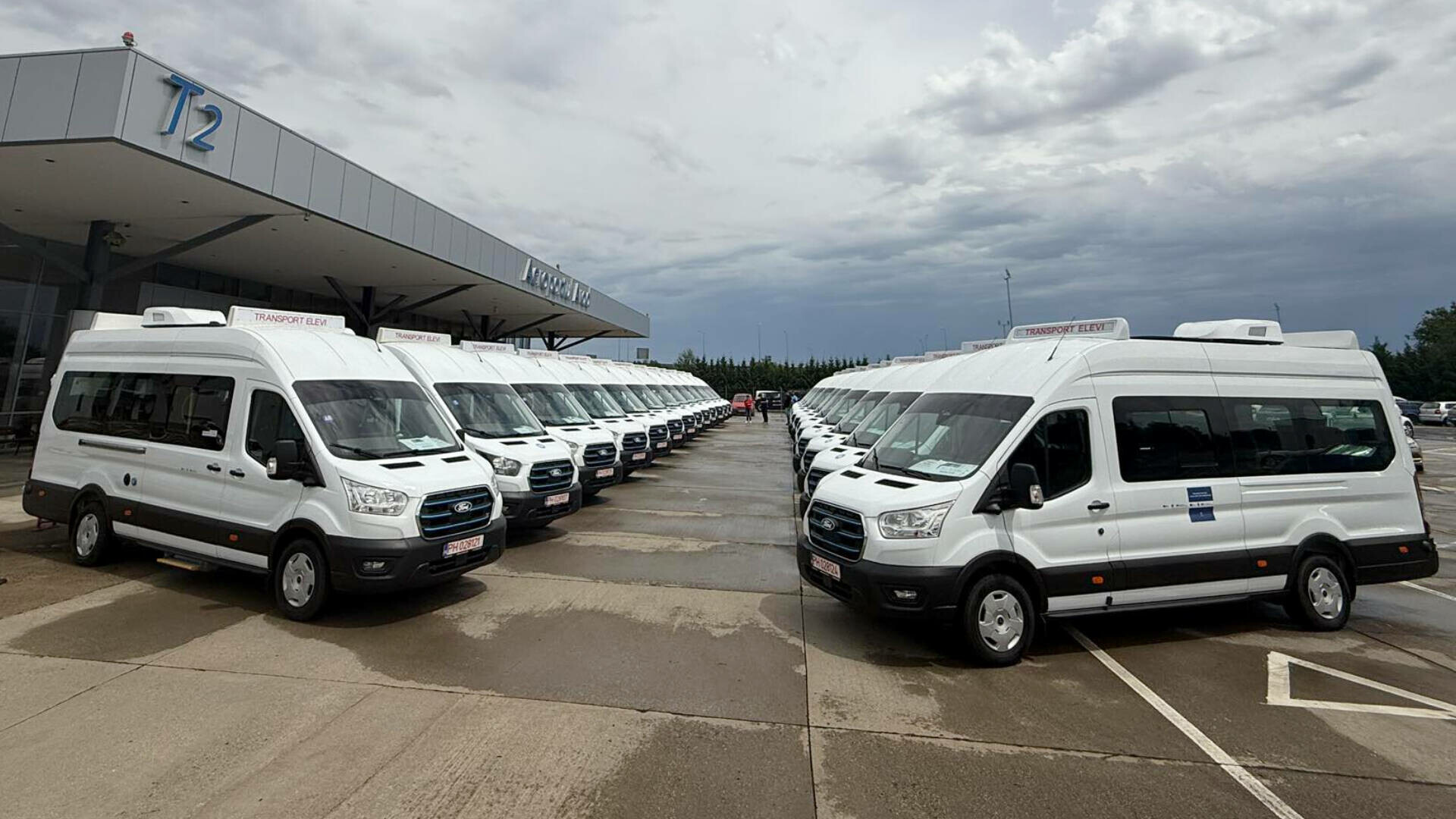 Microbuze electrice școlare cumpărate prin PNRR, la preț dublu. Ministrul Investiţiilor a mobilizat Corpul de Control