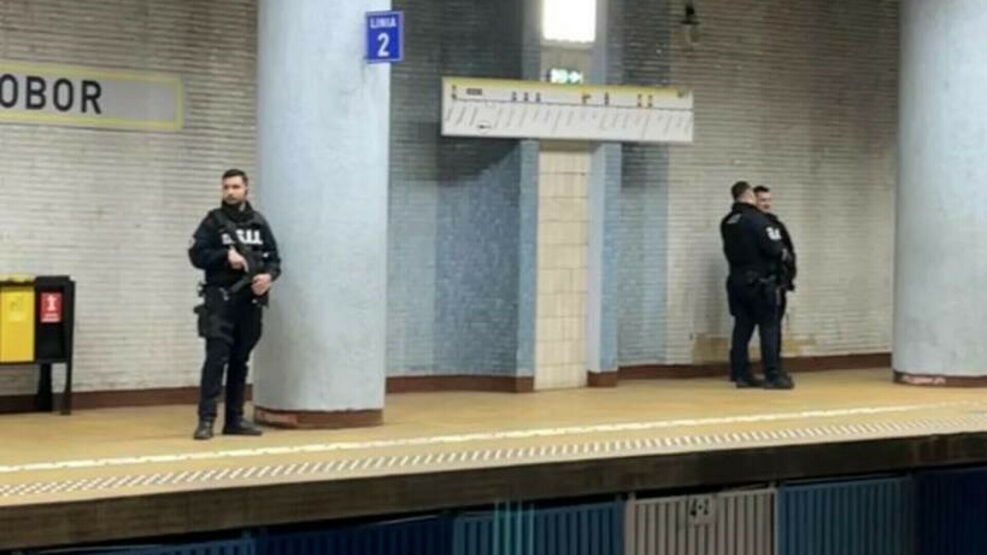 Jandarmeria Română: Prezența jandarmilor echipați în stațiile de metrou are rol preventiv și face parte din misiunile zilnice