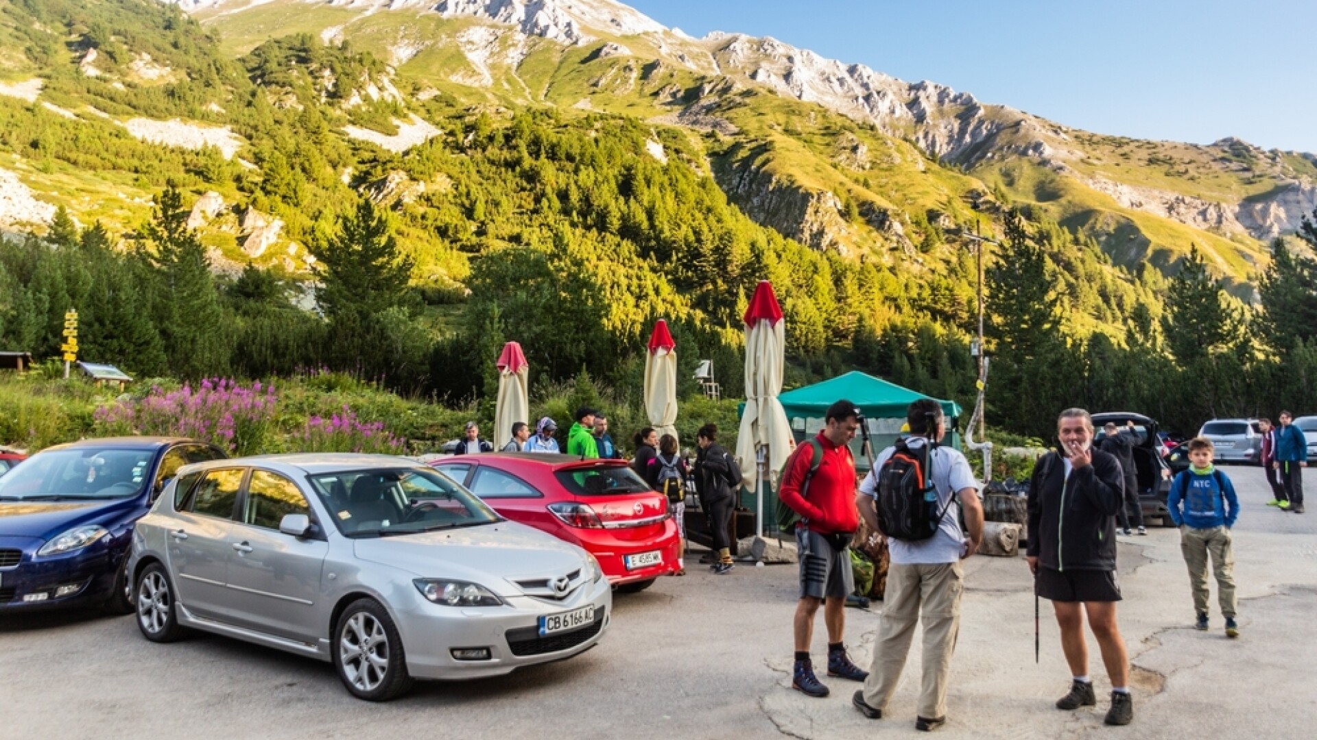 Peste 90% dintre cei care parchează ilegal în zonele protejate din Bulgaria sunt turişti români. Câte amenzi au fost date