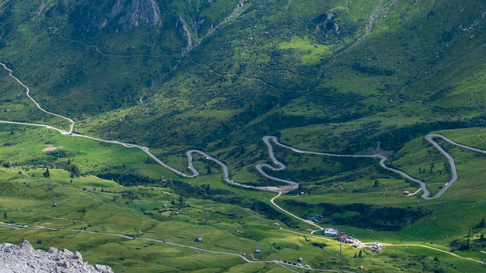 Un turist trebuie să plătească 14.225 de euro, după ce a fost salvat cu două elicoptere de pe un traseu din Dolomiți