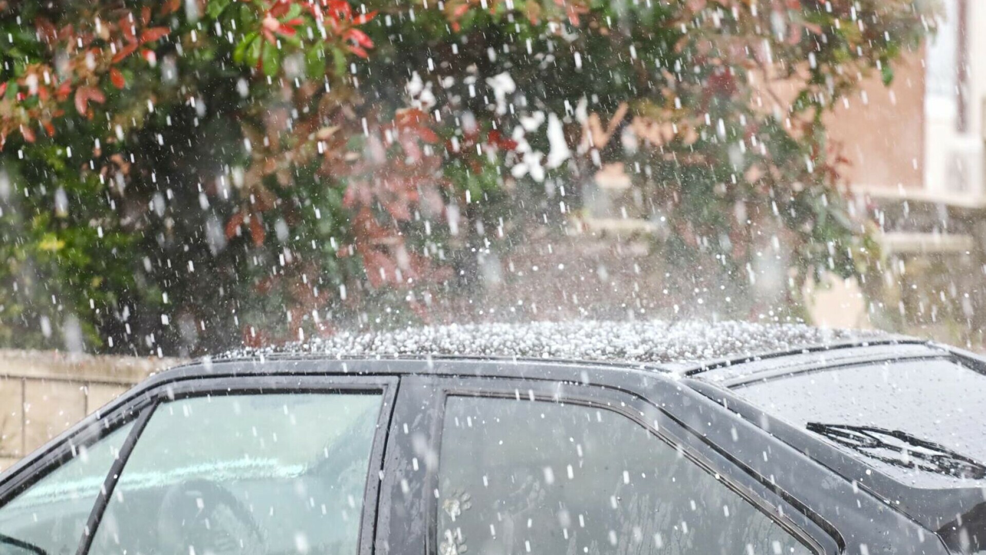 Vremea azi, 31 august. Ploi abundente, cu tunete și fulgere. Zonele unde va cădea și grindină