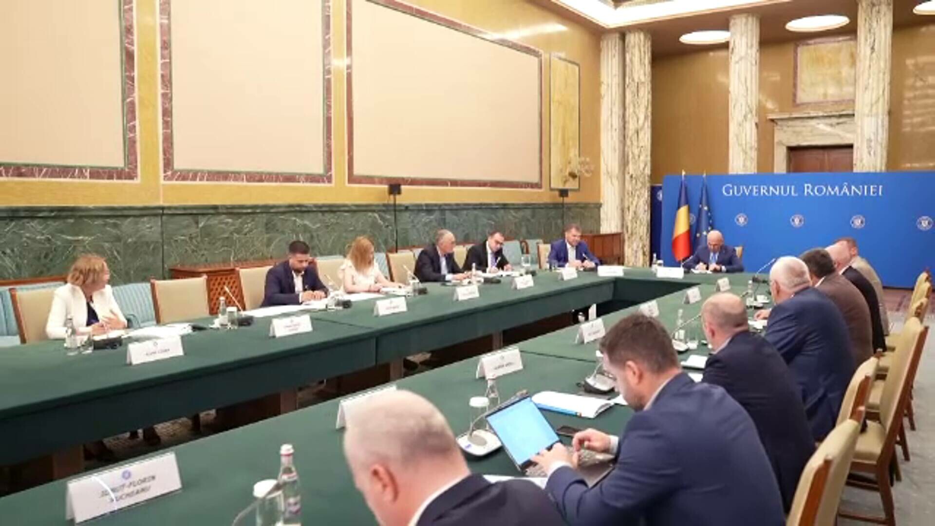 Coaliția de guvernare discută reforma din administrația publică. Asumarea în Parlament pentru Pachetul 2 ar putea fi amânată