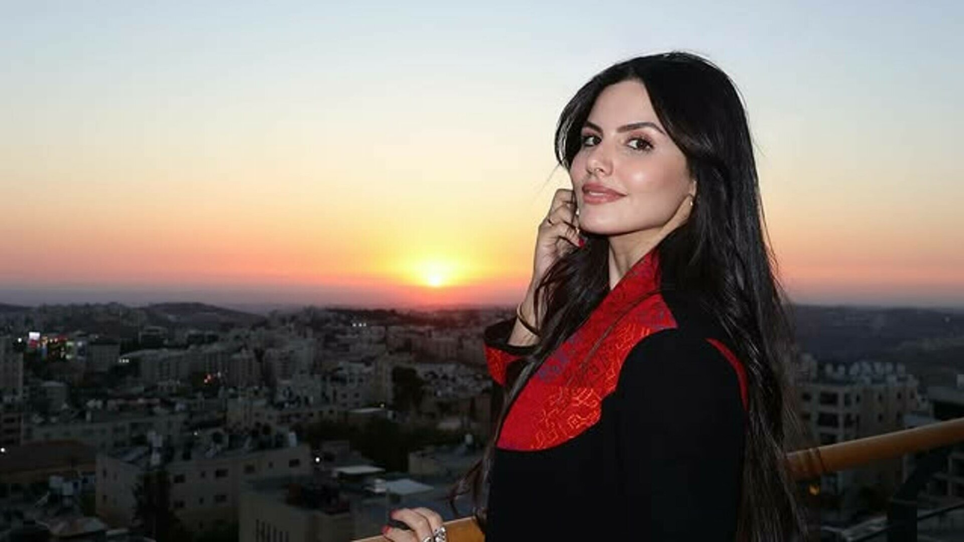 Palestina va fi reprezentată pentru prima dată în istorie la „Miss Universe”. Cine este Nadeen Ayoub | GALERIE FOTO