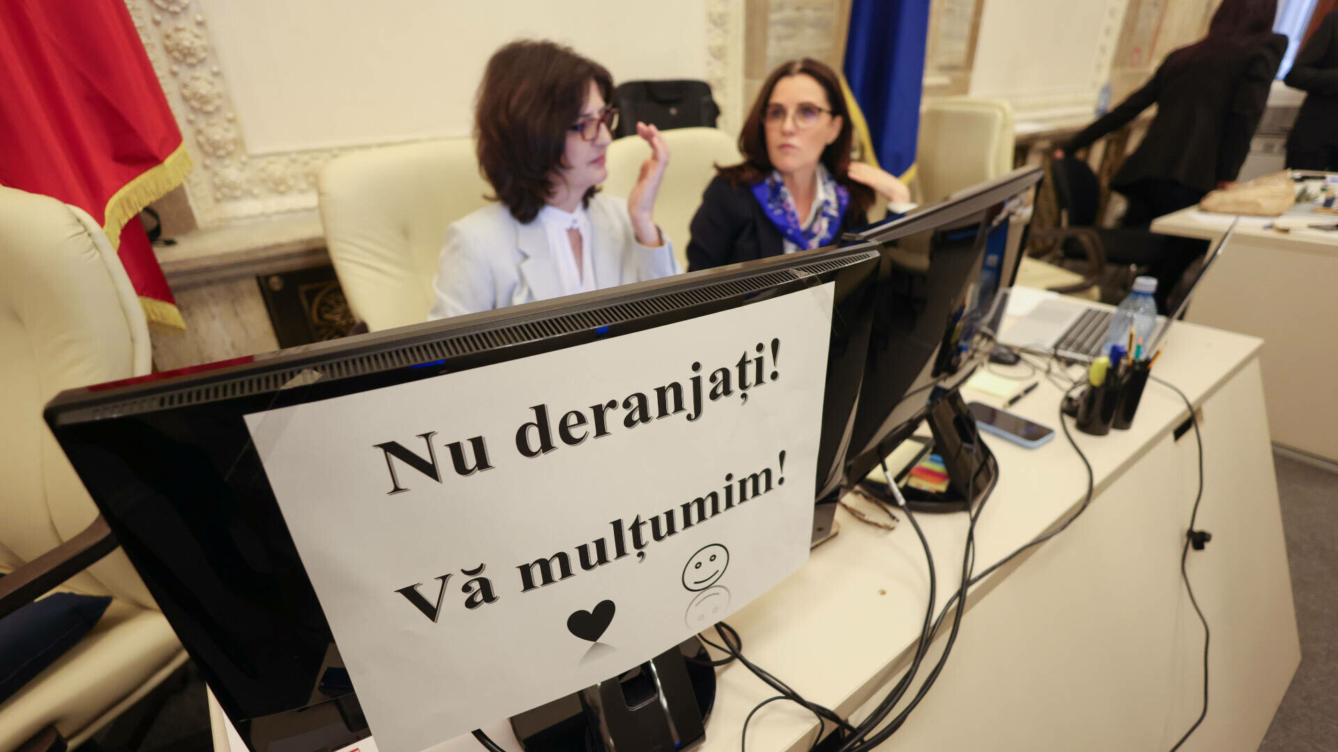 Proiect de lege: Amenzi de până la 20.000 de lei dacă nu ești politicos cu funcționarii publici