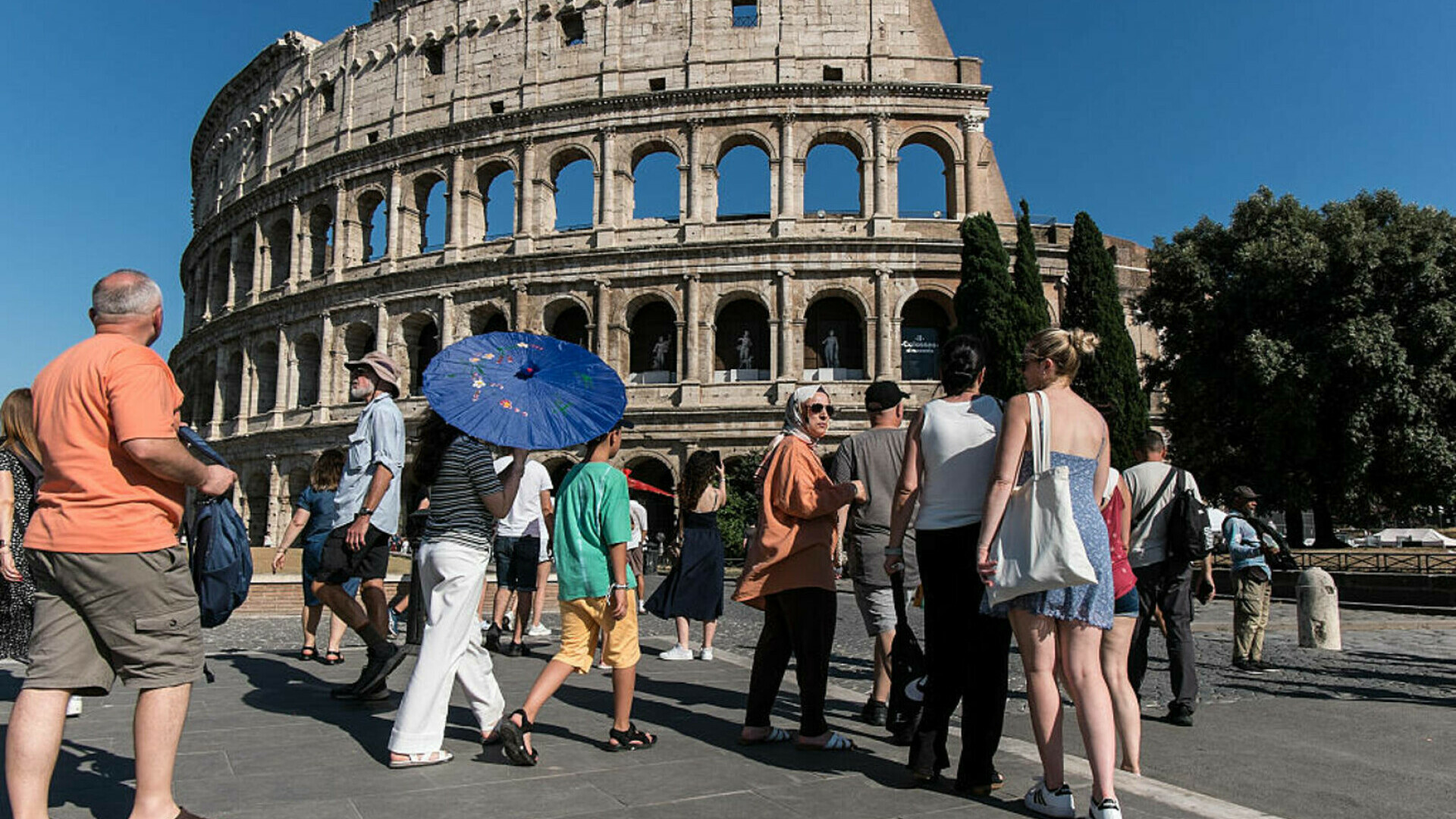 Un ghid a murit în timpul unui tur la Colosseum după ce ar fi făcut insolație. „Supraturismul ne ucide”