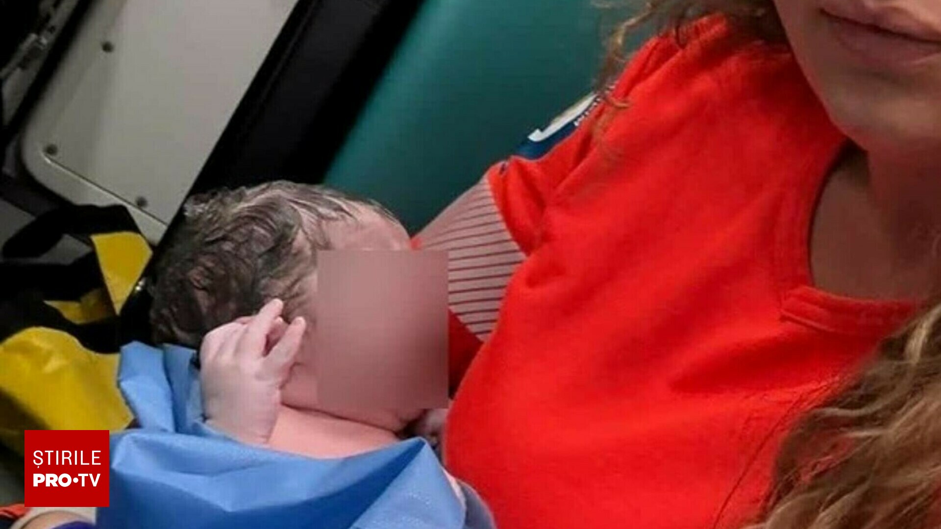 Bebeluș născut în ambulanță pe drumul spre spitalul din Capitală. Primele plânsete au emoționat echipajul.