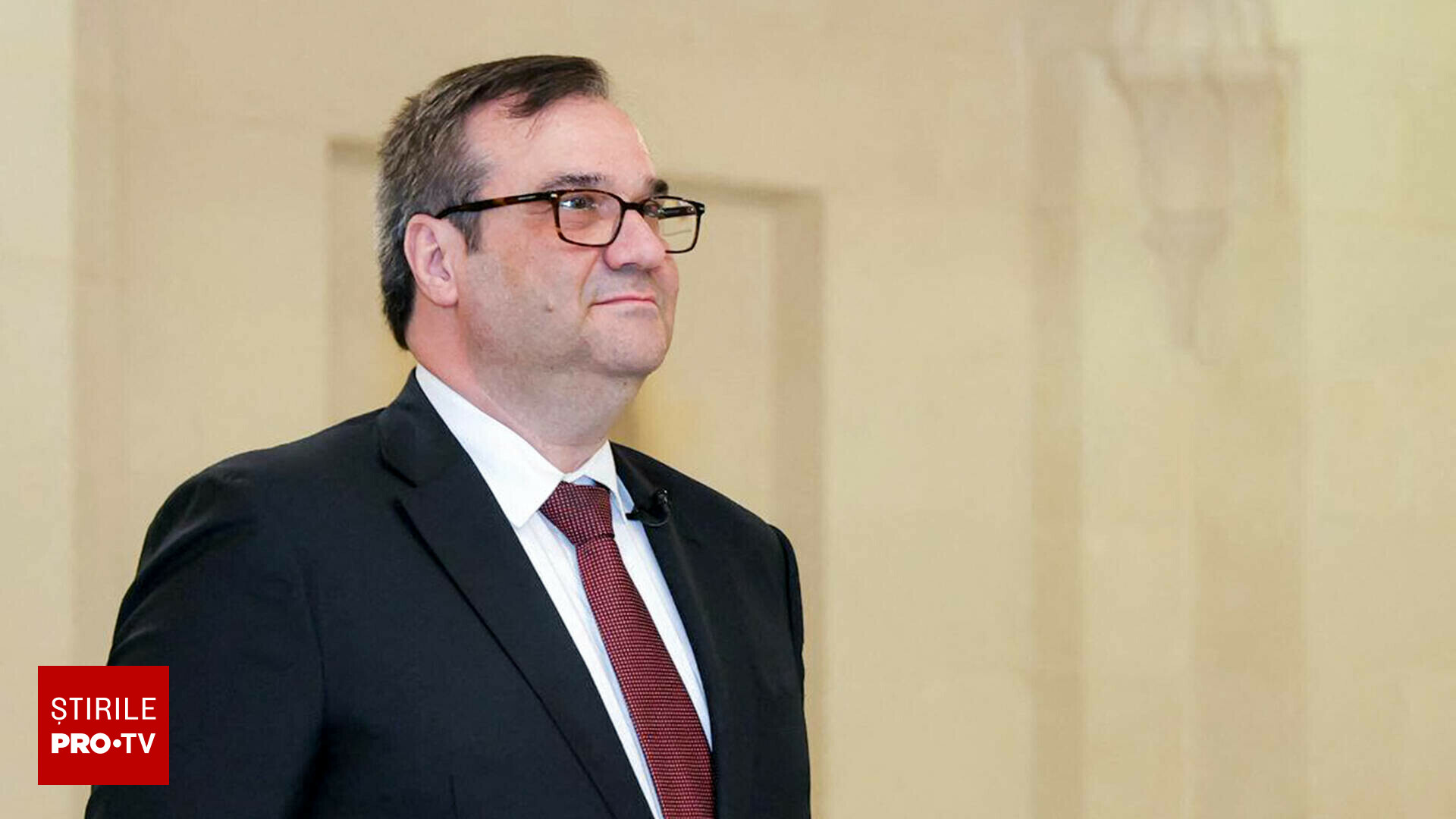 Un stat a decis s&#259; &icirc;&#537;i schimbe banii dup&#259; ce s-au devalorizat puternic. Oamenii merg cu teancuri de bancnote la cump&#259;r&#259;turi