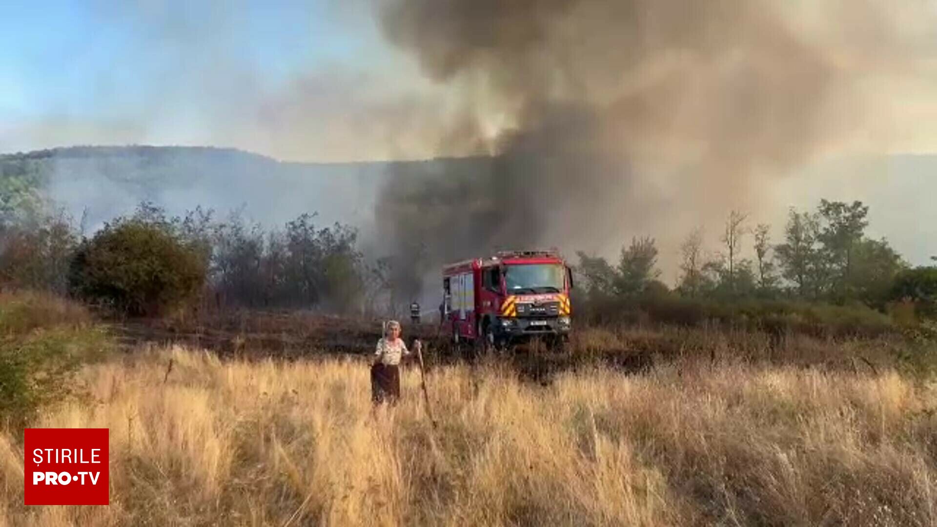 Incendii de vegetație în județul Mehedinți. Trei case au fost distruse și sute de hectare au fost mistuite de flcăcări