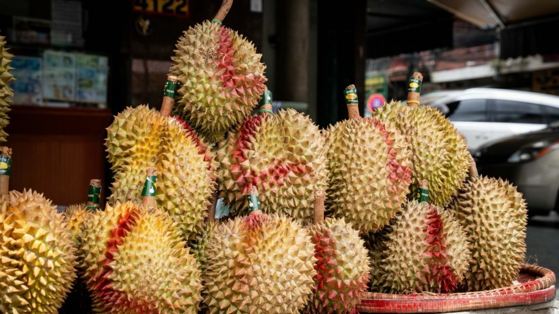 Durian - ce este și cum se mănâncă. Ce gust are acest fruct și de ce miroase urât