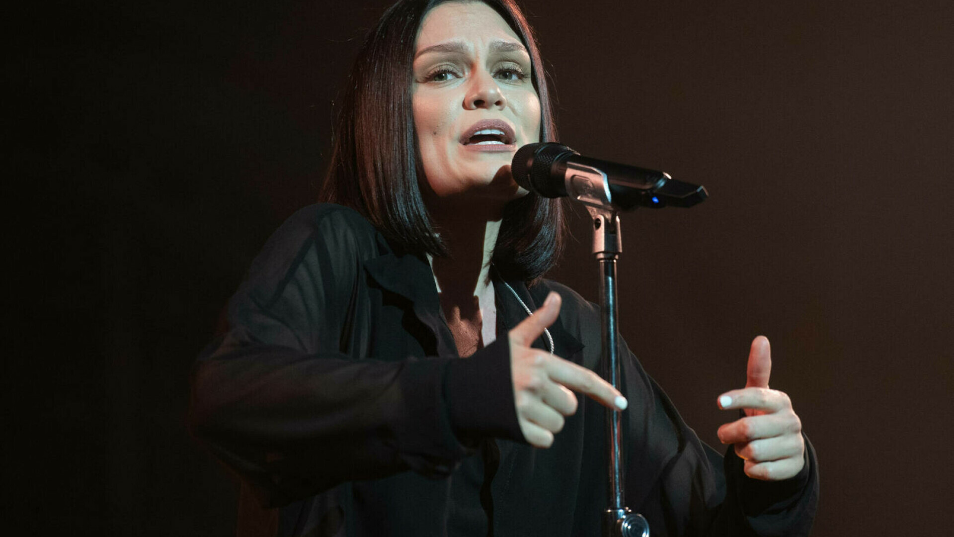 Cântăreața Jessie J va fi supusă unei a doua operații pentru cancerul mamar. Artista va amâna un întreg turneu