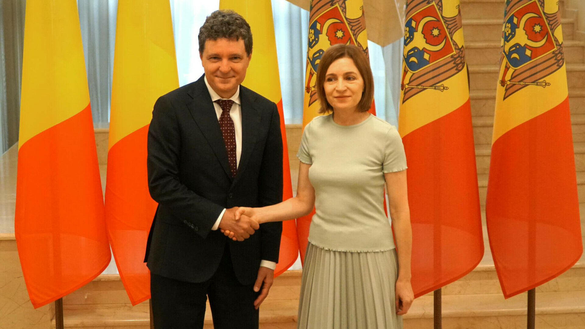 Nicușor Dan, primit la Chișinău de Maia Sandu. Cei doi președinți participă la evenimentele dedicate Zilei Limbii Române