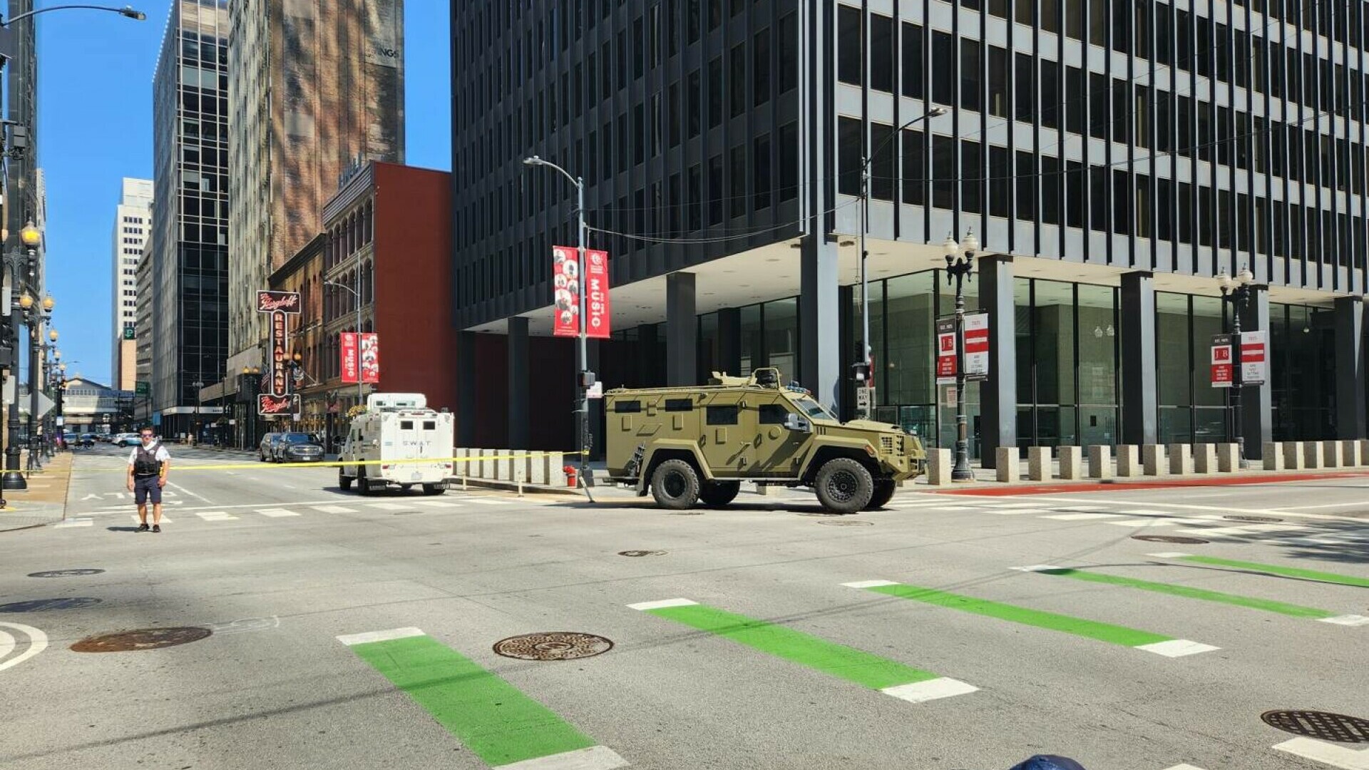 Primarul din Chicago a mobilizat poliția pentru a ”respinge” militarii trimiși de Trump. ”Nu vrem tancuri în oraș”