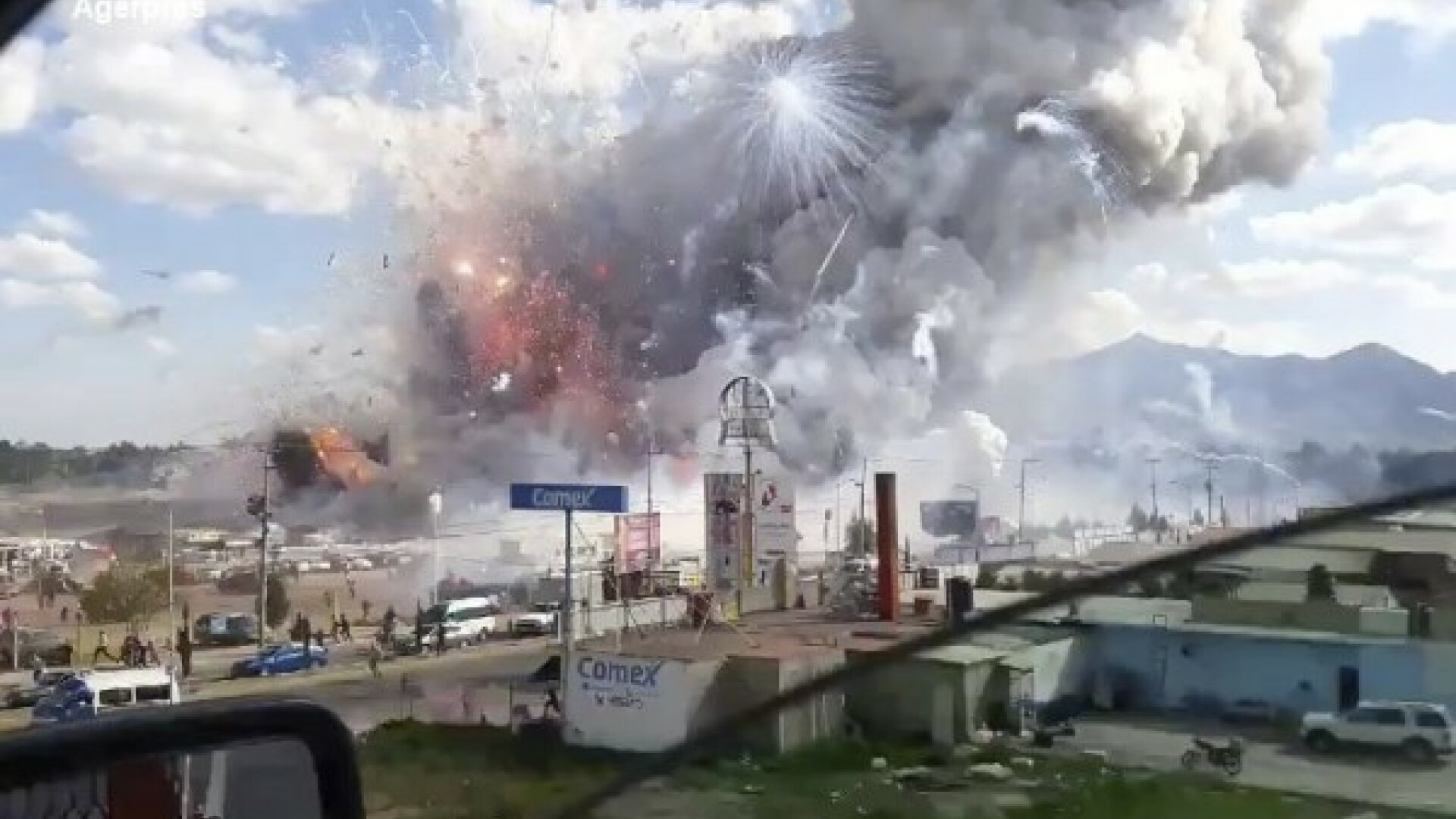O explozie a avut loc la o piata de artificii din Mexic