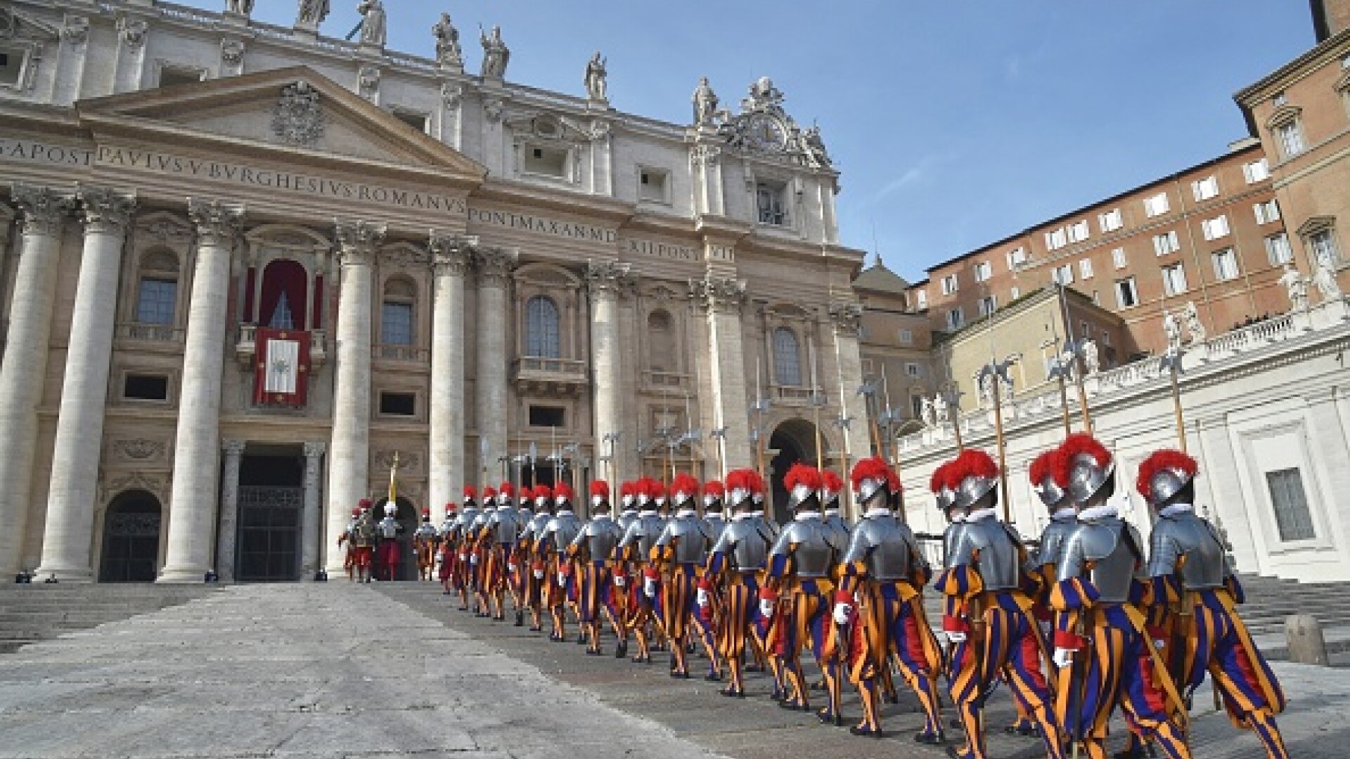 Defilarea gărzilor de onoare ale Papei