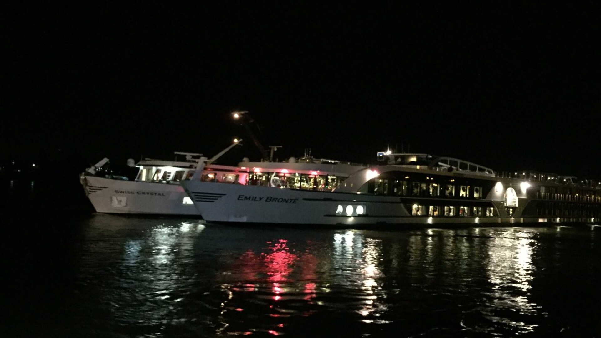 Accident pe fluviul Rin. O navă cu 129 de pasageri s-a ciocnit de un ...