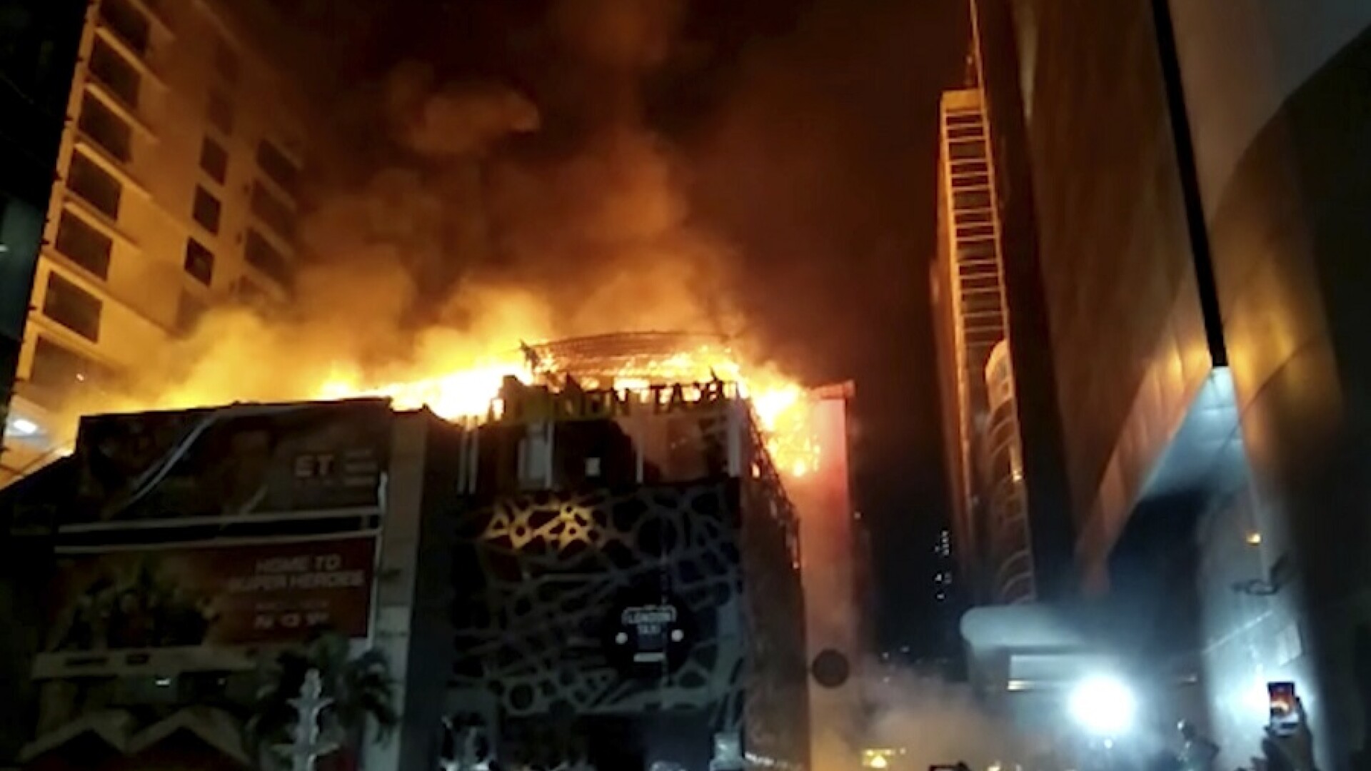 Incendiu cu cel puţin 15 morţi, la o clădire de birorui din Mumbai