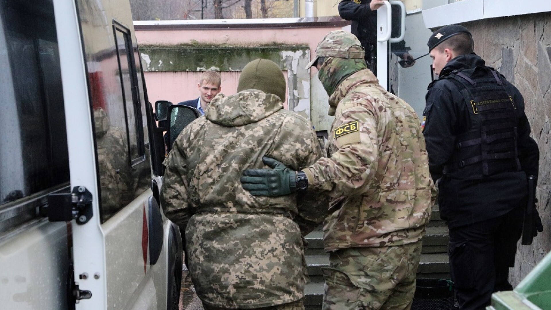 marinari ucraineni dusi la inchisoare de agenti FSB