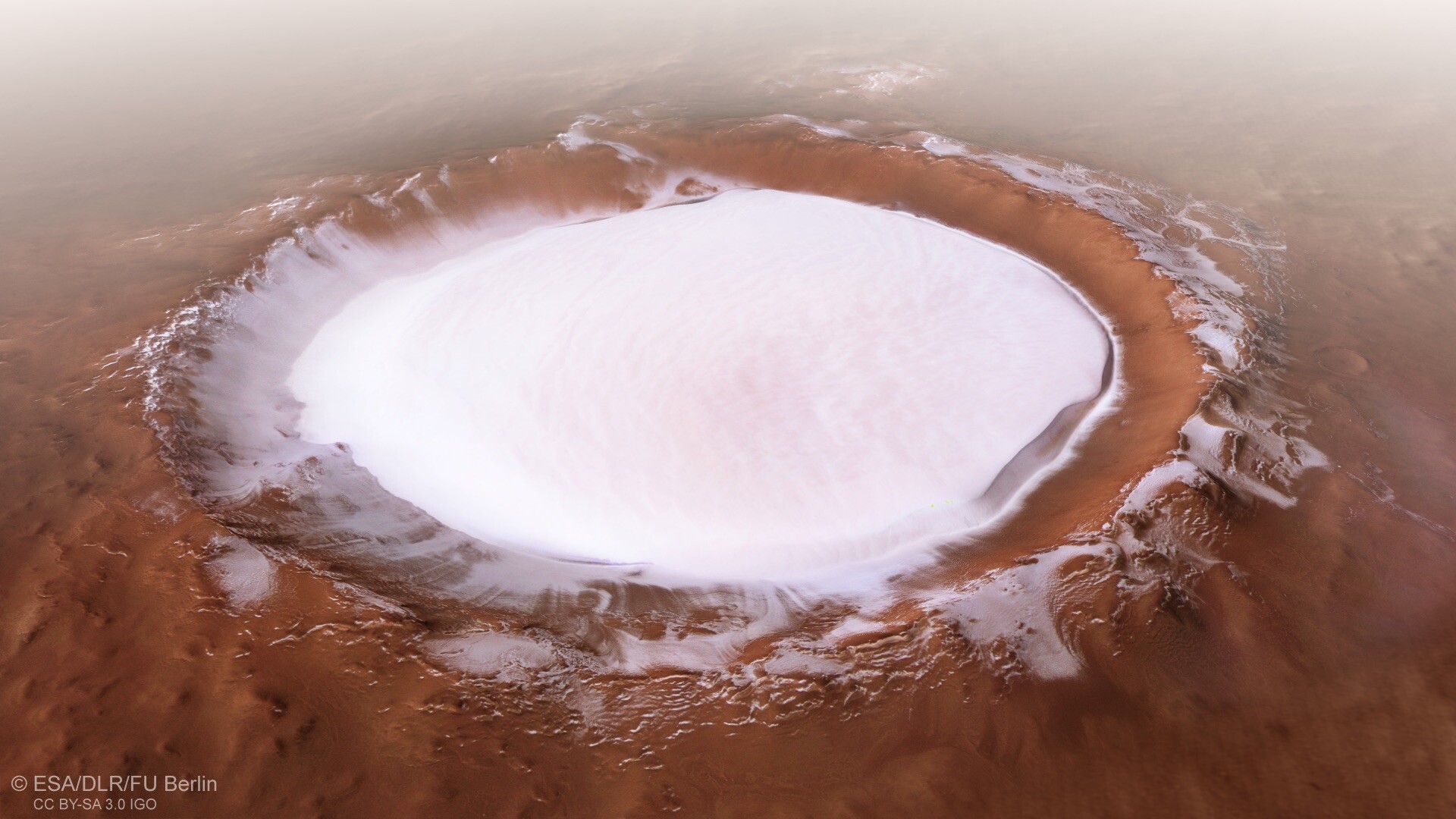Crater inghetat pe Marte